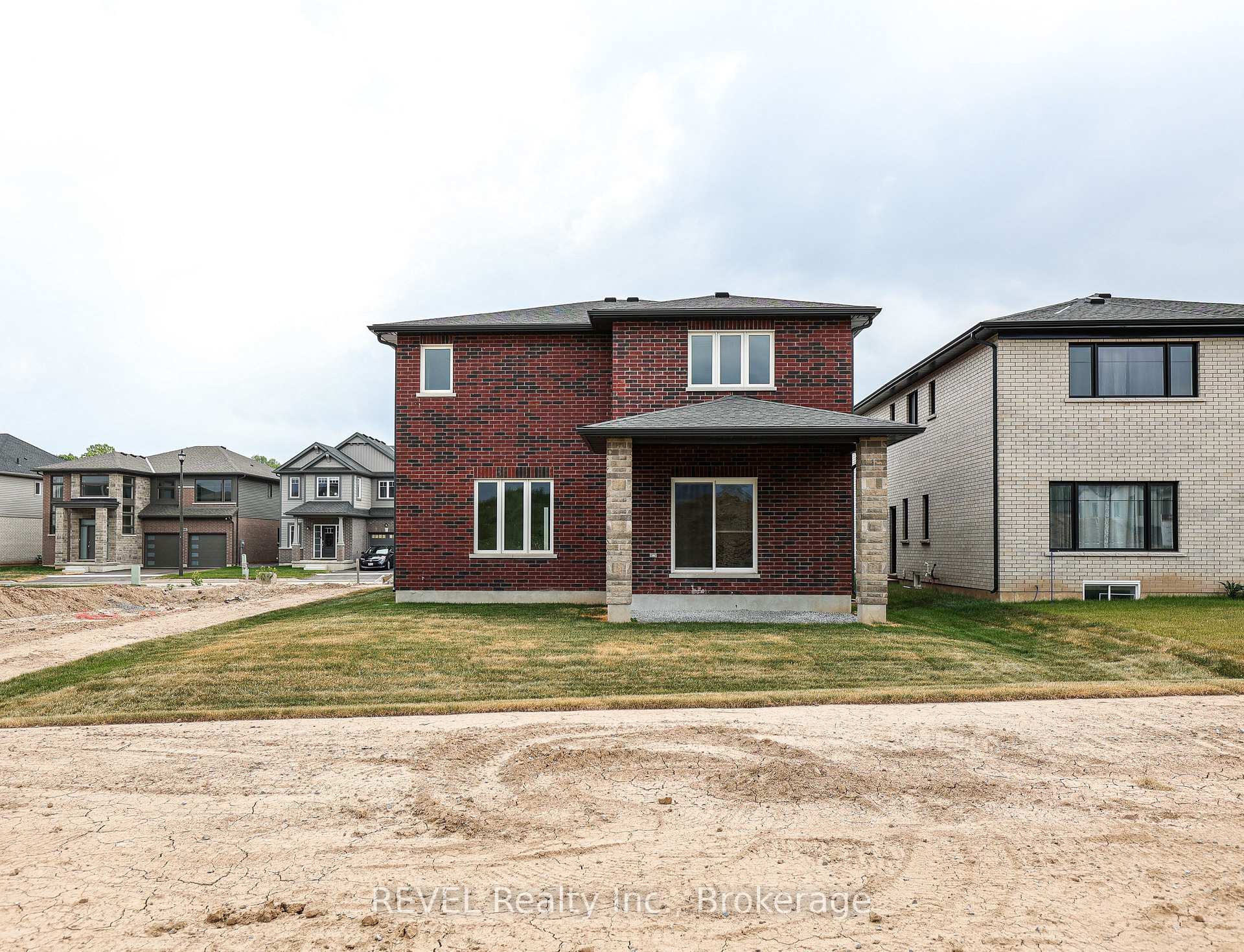 Photo 3 of 111 Acacia Road, Pelham, Fonthill — HOMEH