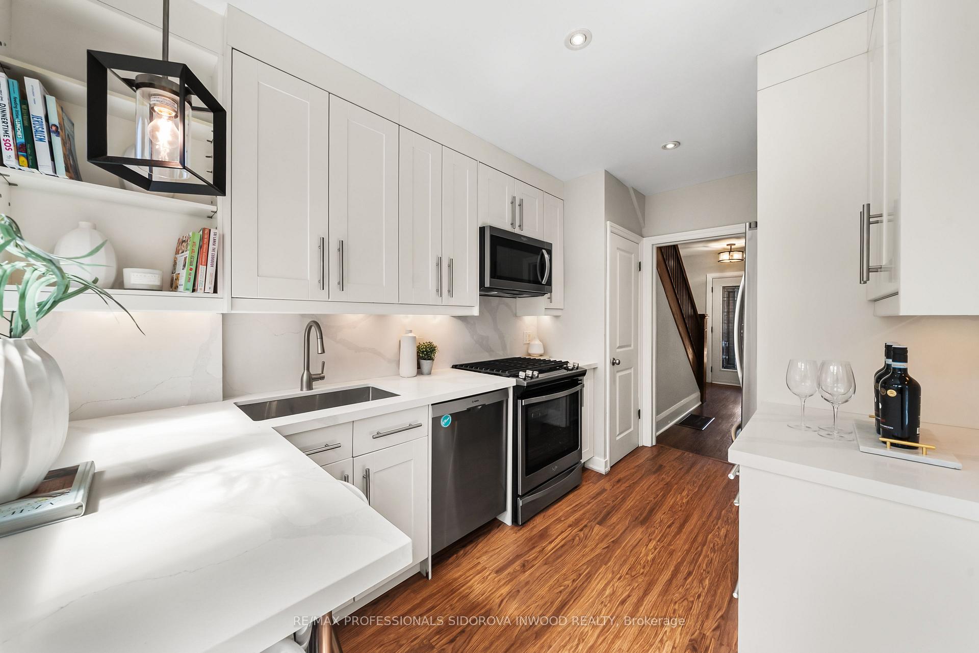 Photo 12 of 82 Durie Street, Toronto, High Park-Swansea — HOMEH