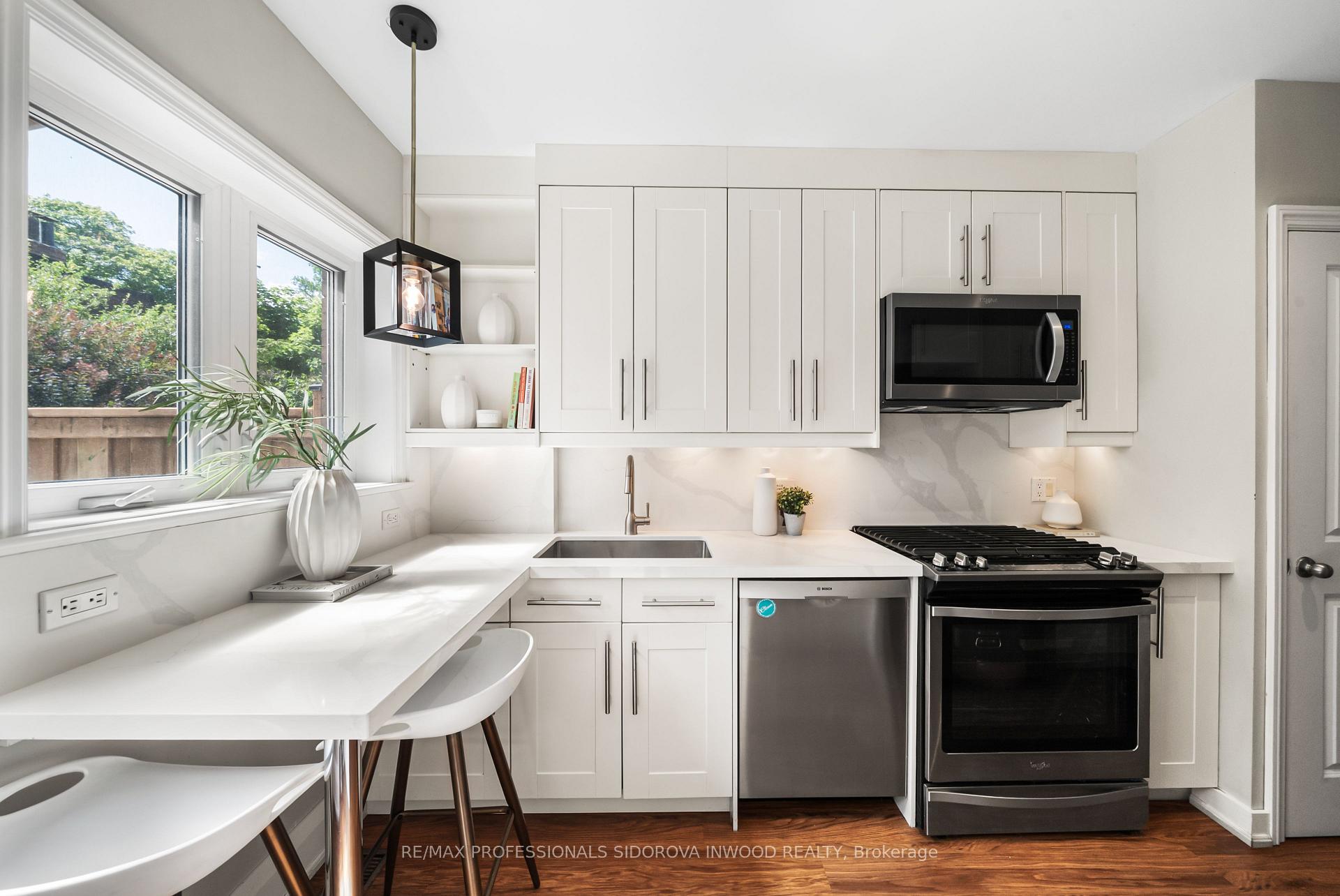 Photo 13 of 82 Durie Street, Toronto, High Park-Swansea — HOMEH