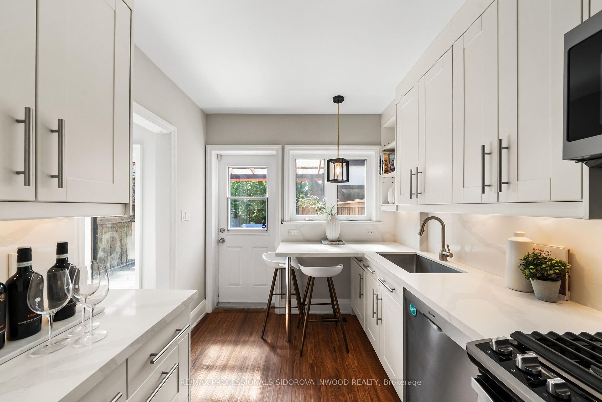 Photo 14 of 82 Durie Street, Toronto, High Park-Swansea — HOMEH