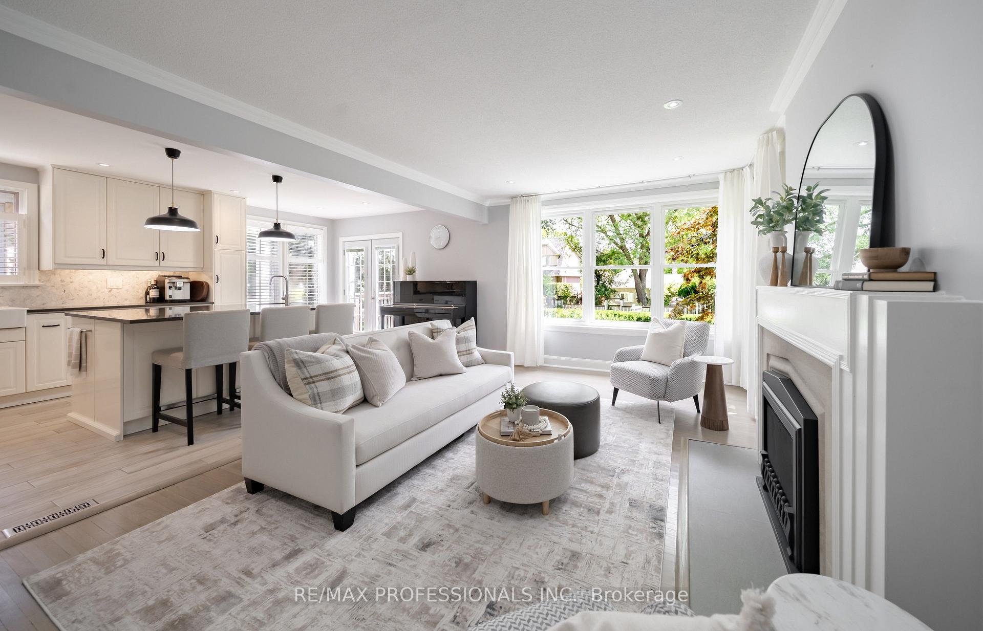 Photo 2 of 86 Van Dusen Boulevard, Etobicoke, Stonegate-Queensway — HOMEH