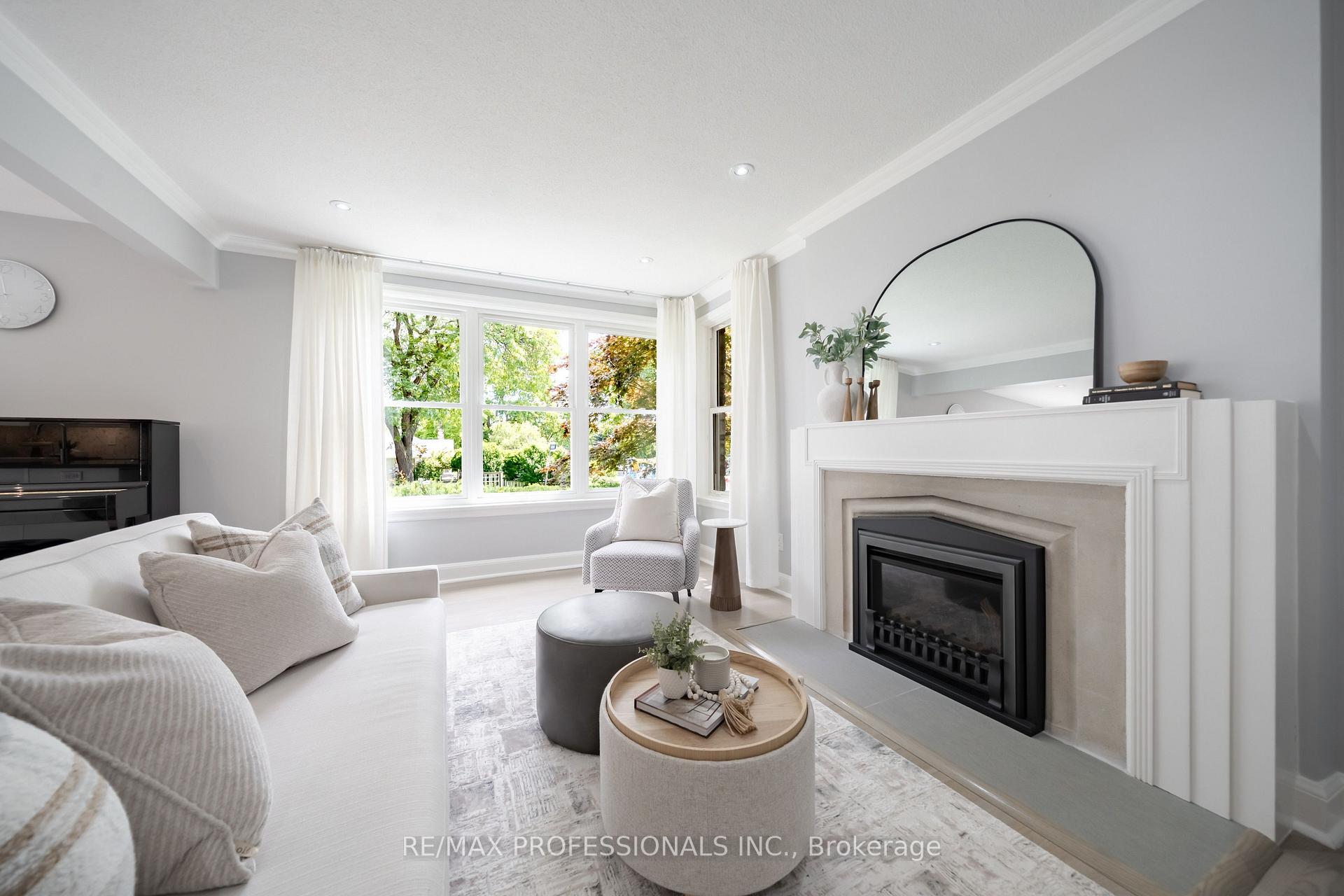 Photo 3 of 86 Van Dusen Boulevard, Etobicoke, Stonegate-Queensway — HOMEH