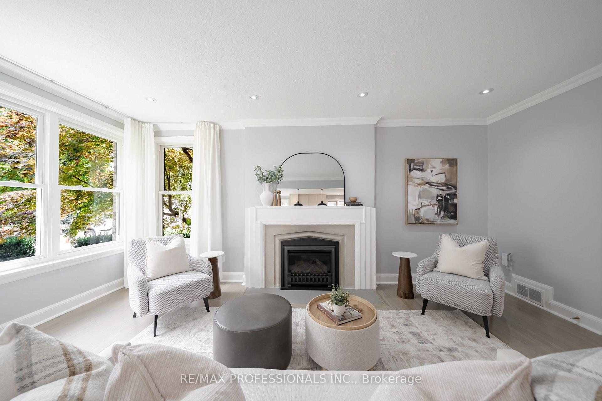 Photo 4 of 86 Van Dusen Boulevard, Etobicoke, Stonegate-Queensway — HOMEH