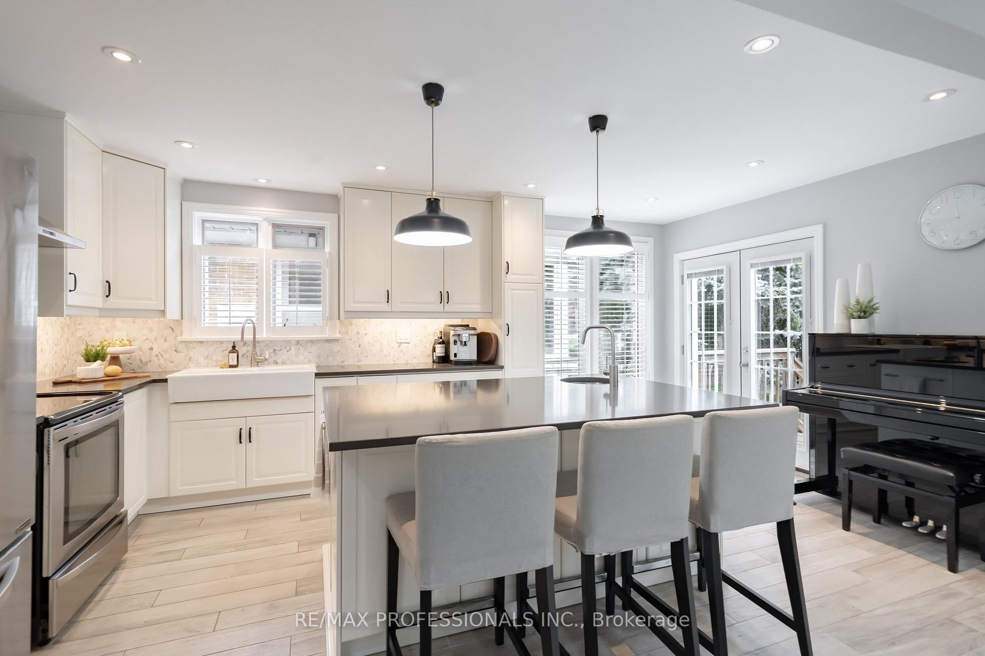 Photo 5 of 86 Van Dusen Boulevard, Etobicoke, Stonegate-Queensway — HOMEH