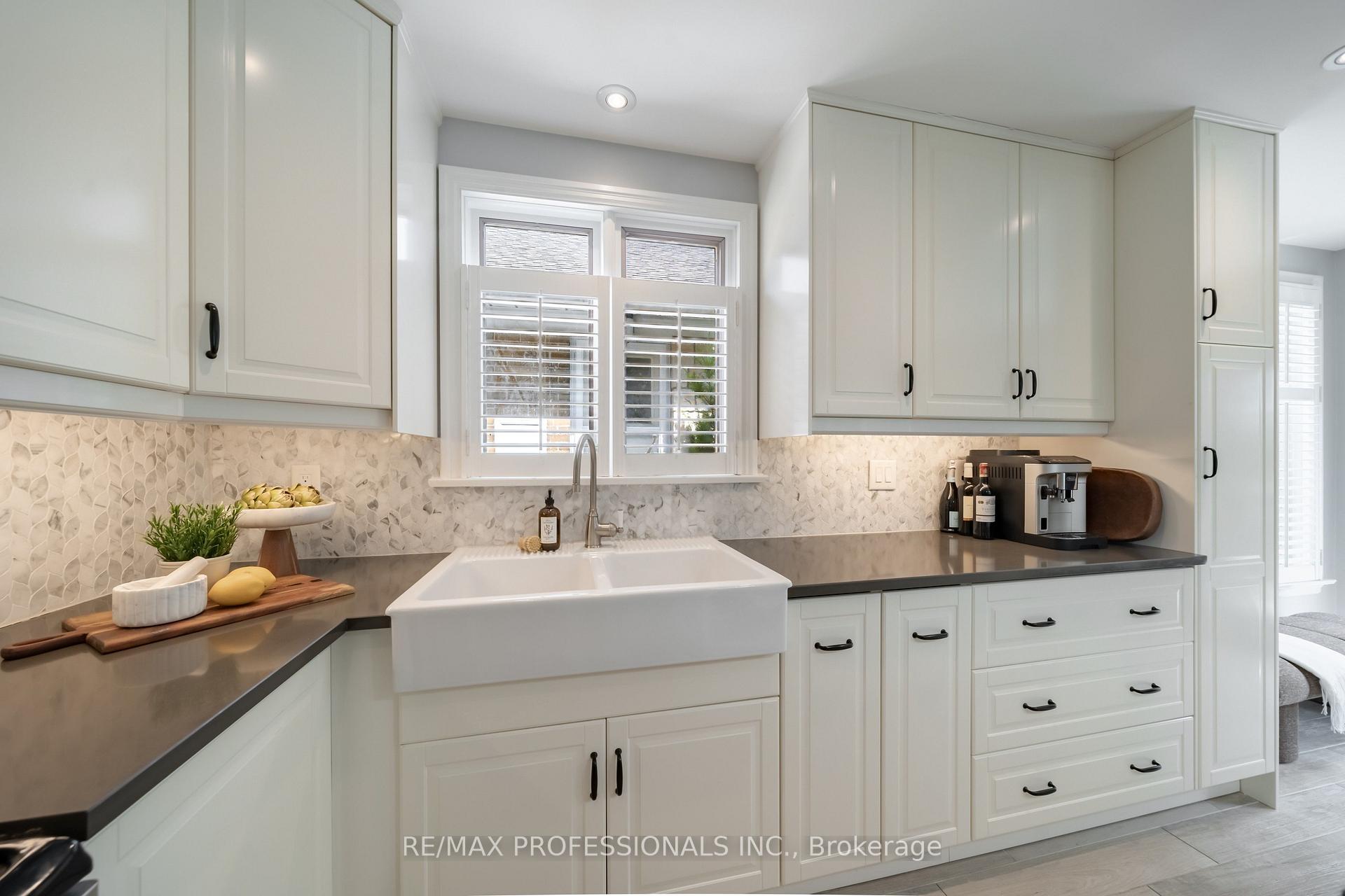Photo 6 of 86 Van Dusen Boulevard, Etobicoke, Stonegate-Queensway — HOMEH