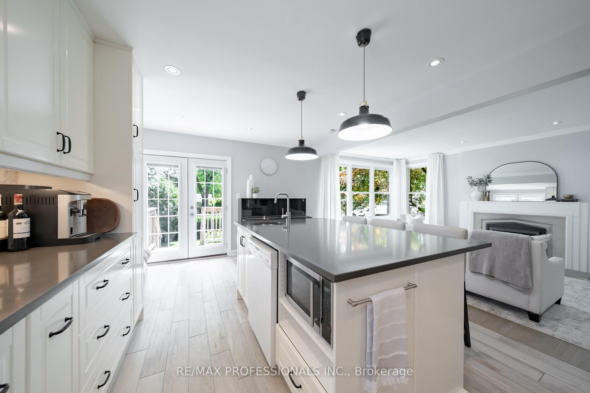 Photo 7 of 86 Van Dusen Boulevard, Etobicoke, Stonegate-Queensway — HOMEH
