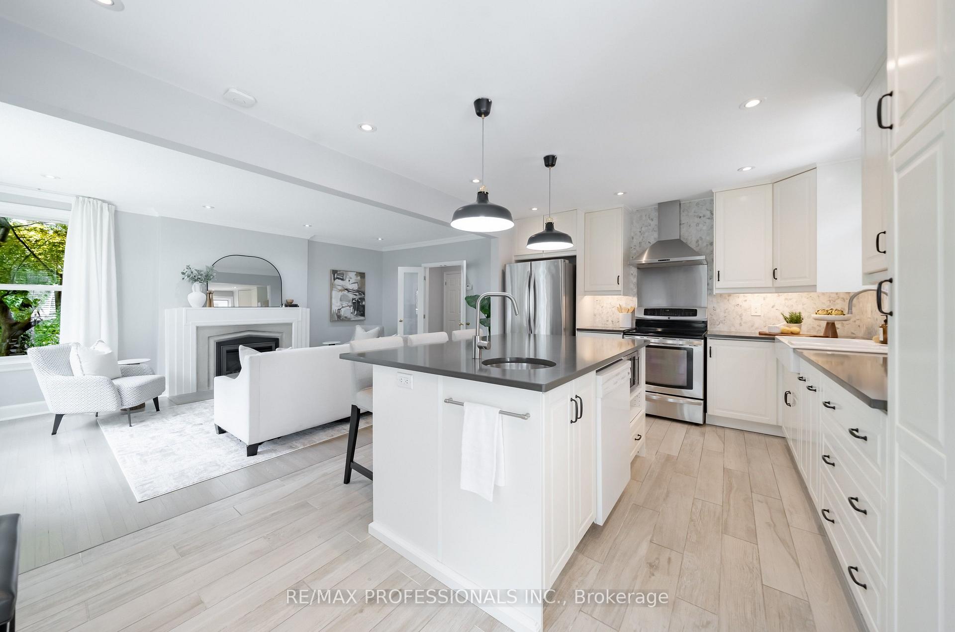 Photo 8 of 86 Van Dusen Boulevard, Etobicoke, Stonegate-Queensway — HOMEH