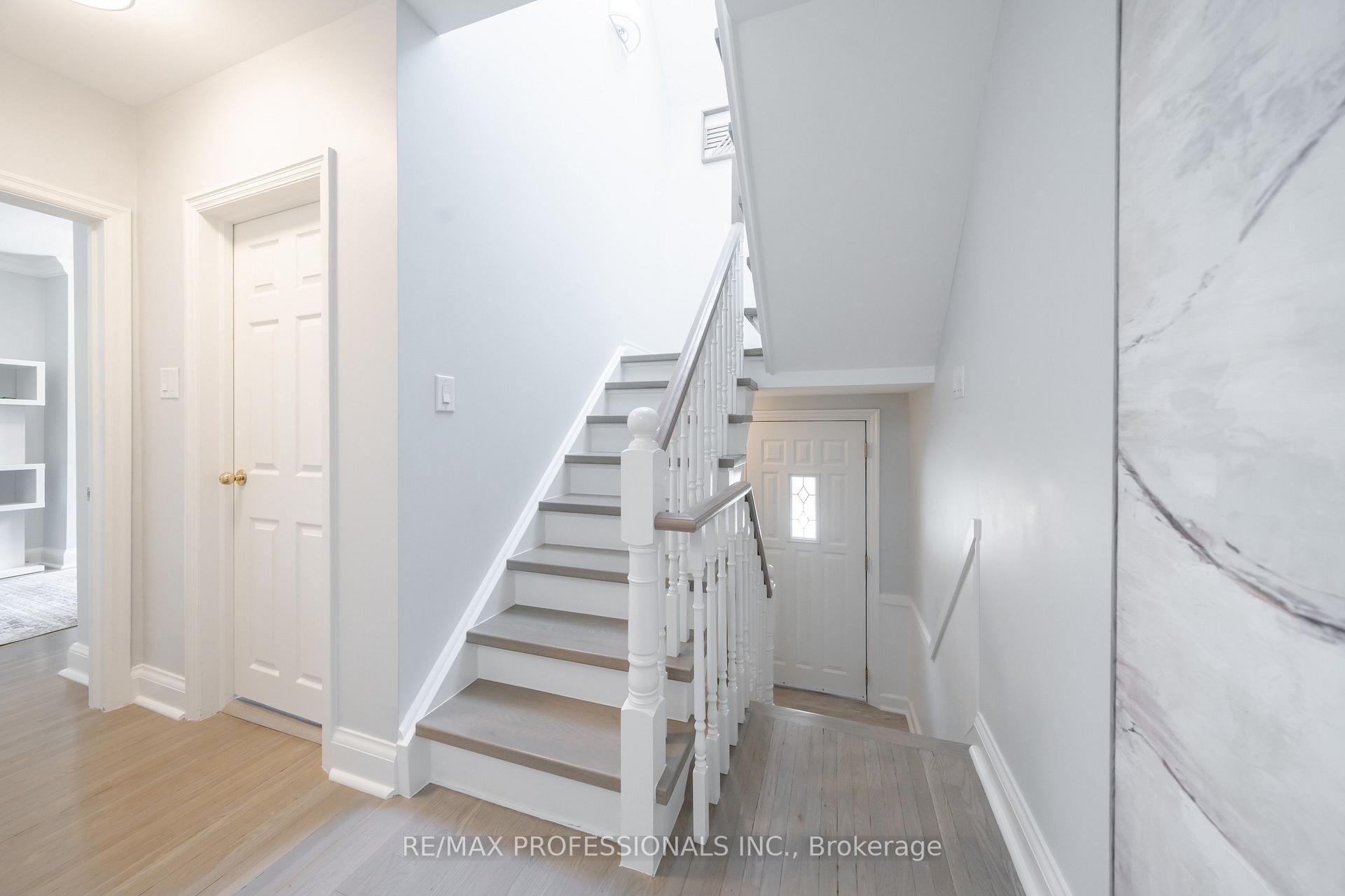 Photo 13 of 86 Van Dusen Boulevard, Etobicoke, Stonegate-Queensway — HOMEH