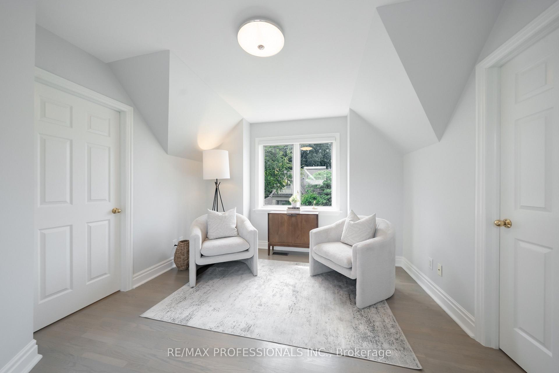 Photo 14 of 86 Van Dusen Boulevard, Etobicoke, Stonegate-Queensway — HOMEH