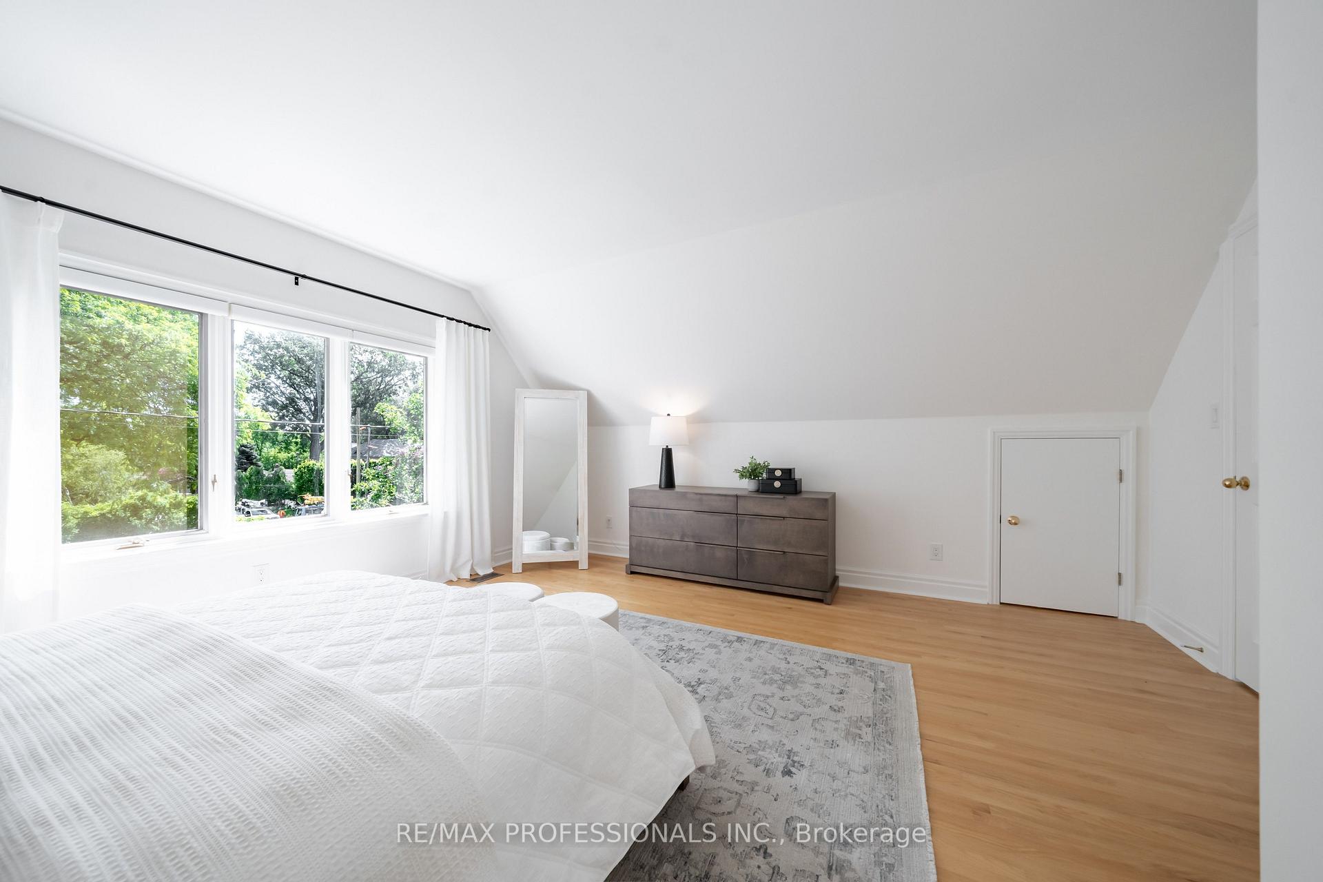 Photo 16 of 86 Van Dusen Boulevard, Etobicoke, Stonegate-Queensway — HOMEH