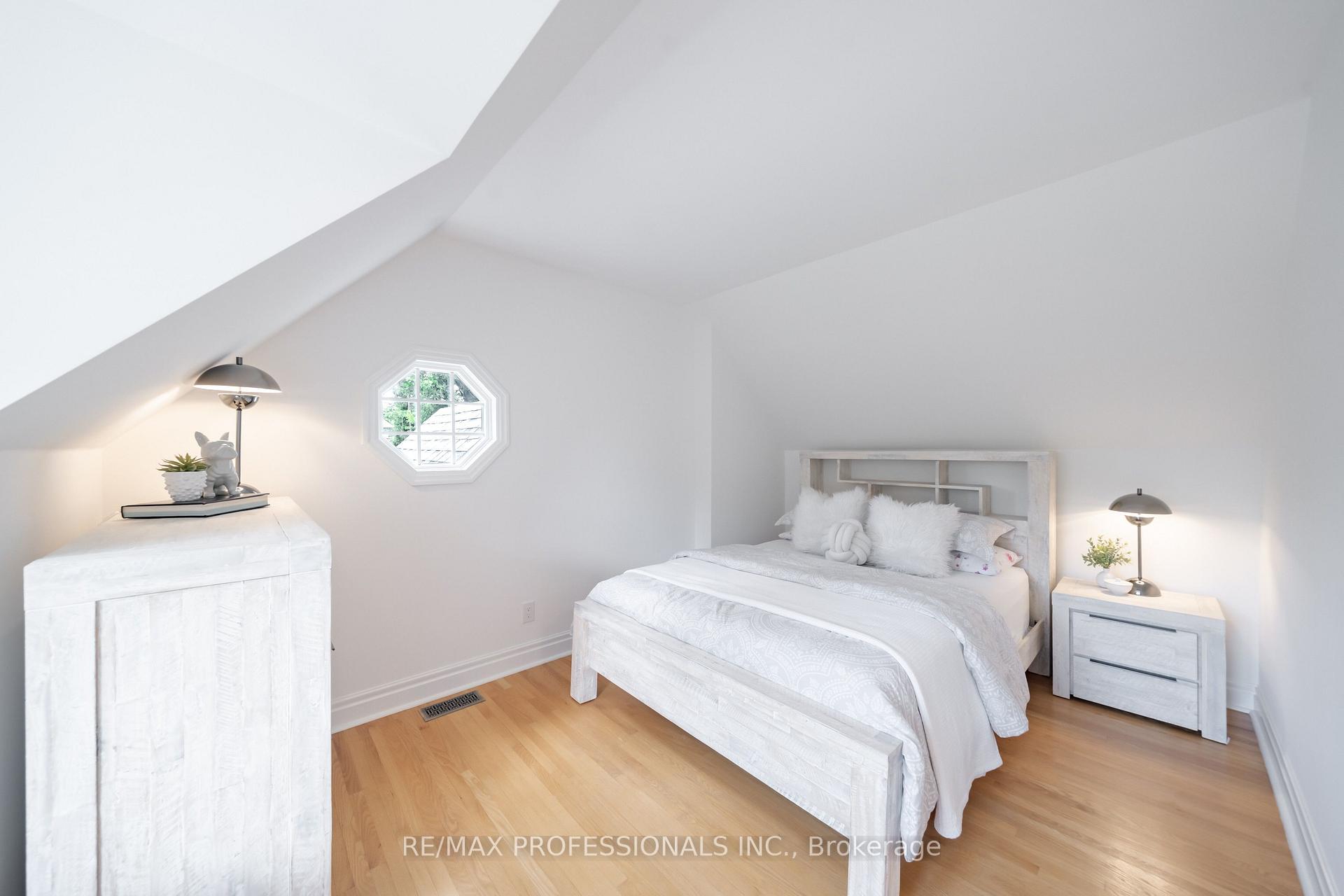 Photo 17 of 86 Van Dusen Boulevard, Etobicoke, Stonegate-Queensway — HOMEH