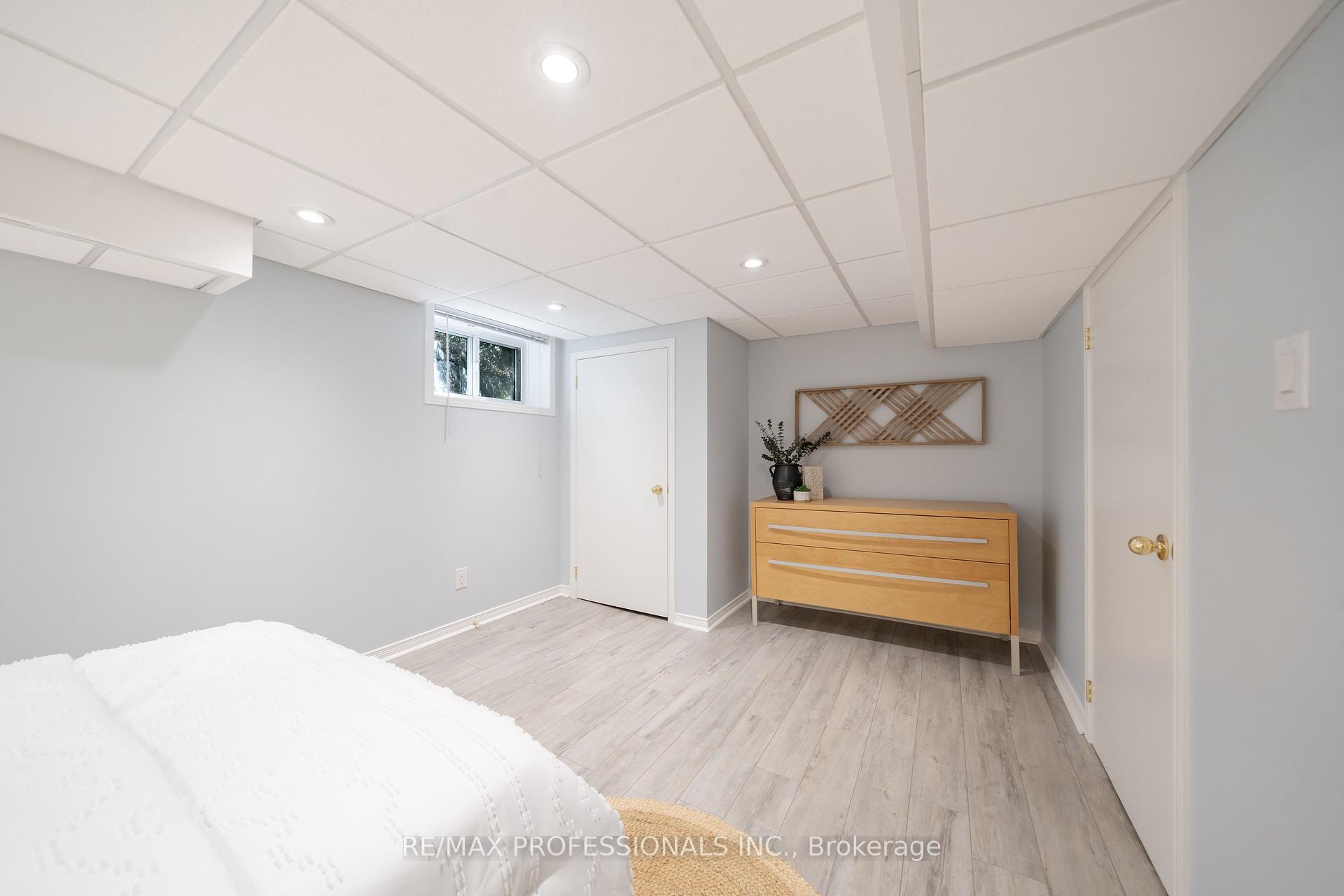 Photo 23 of 86 Van Dusen Boulevard, Etobicoke, Stonegate-Queensway — HOMEH