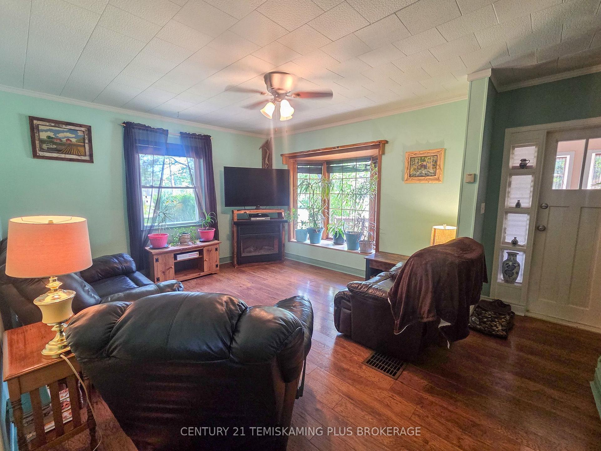 Photo 5 of 75 Fifth Avenue, Englehart — HOMEH