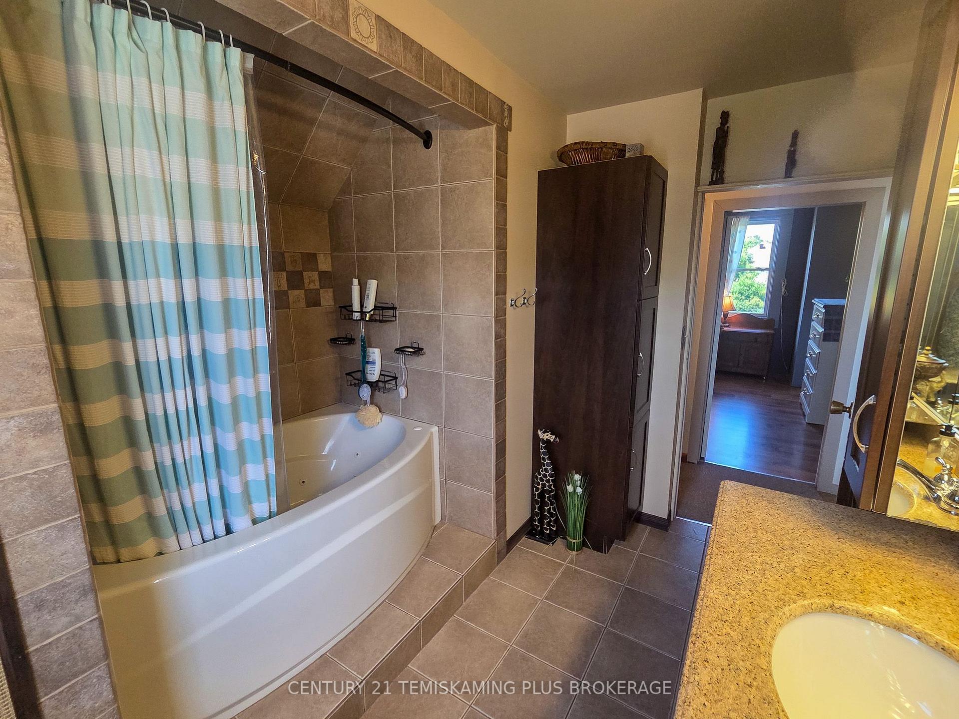 Photo 20 of 75 Fifth Avenue, Englehart — HOMEH