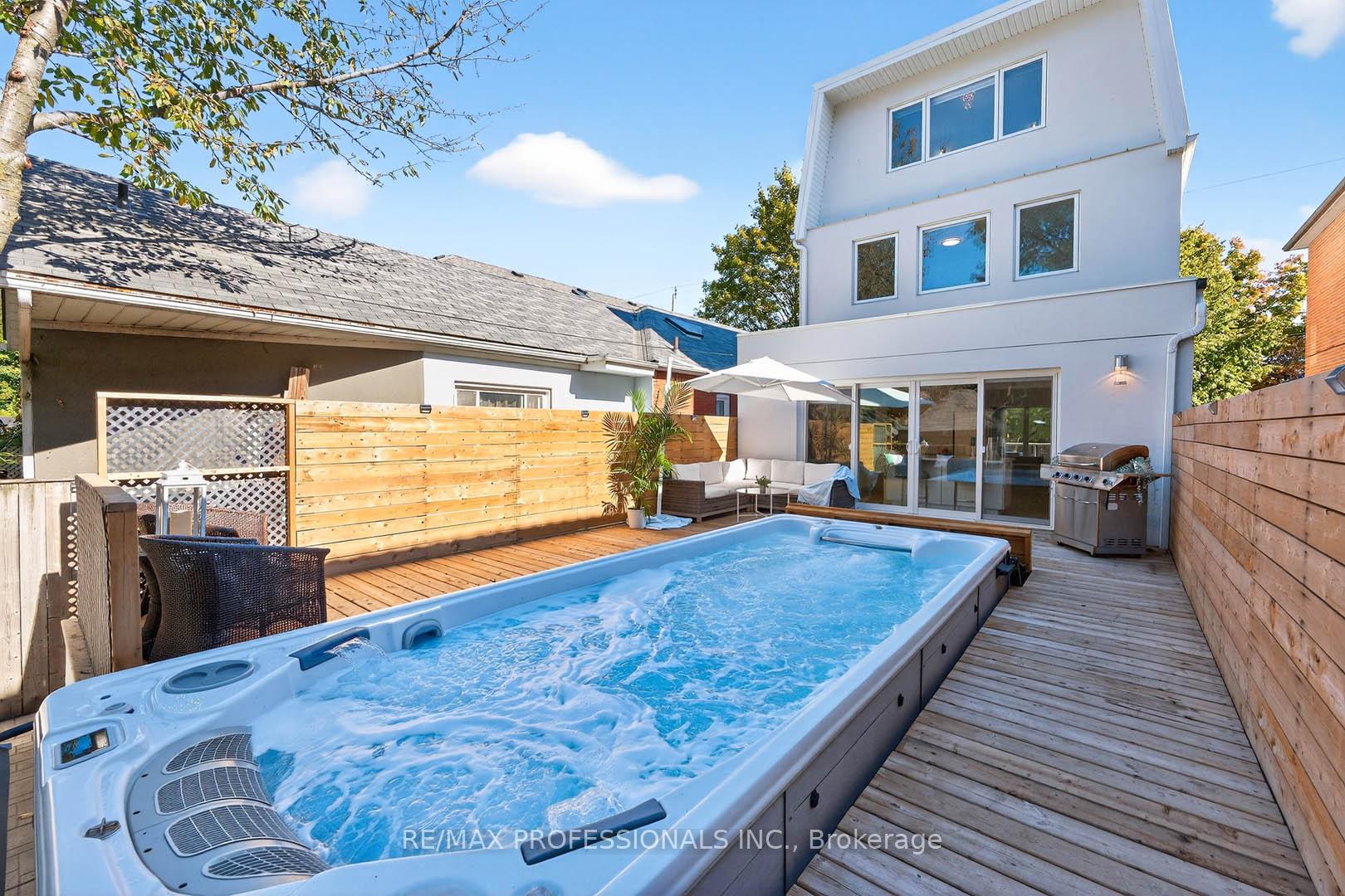 Photo 2 of 22 Ninth Street, Etobicoke, New Toronto — HOMEH