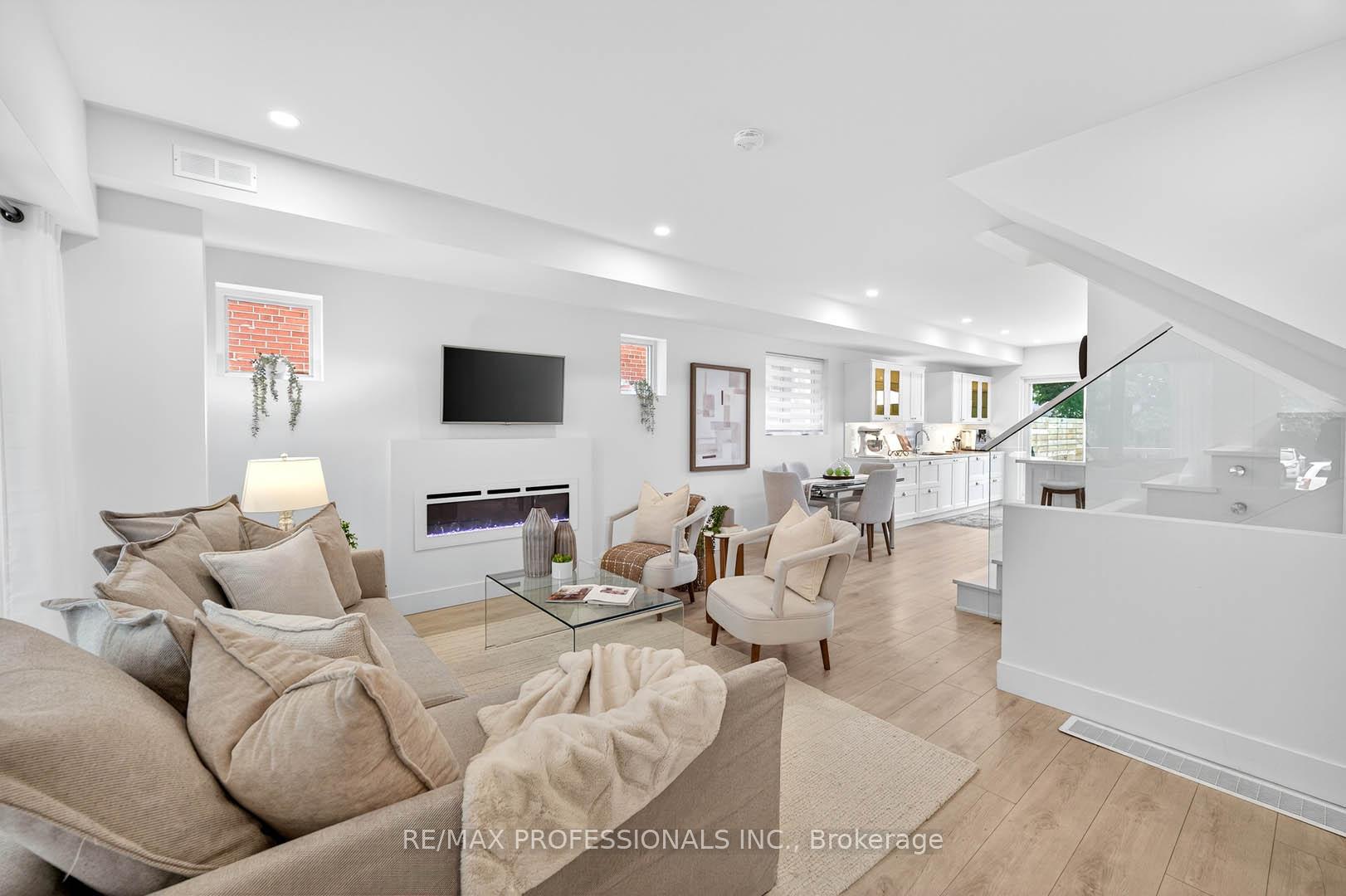 Photo 7 of 22 Ninth Street, Etobicoke, New Toronto — HOMEH