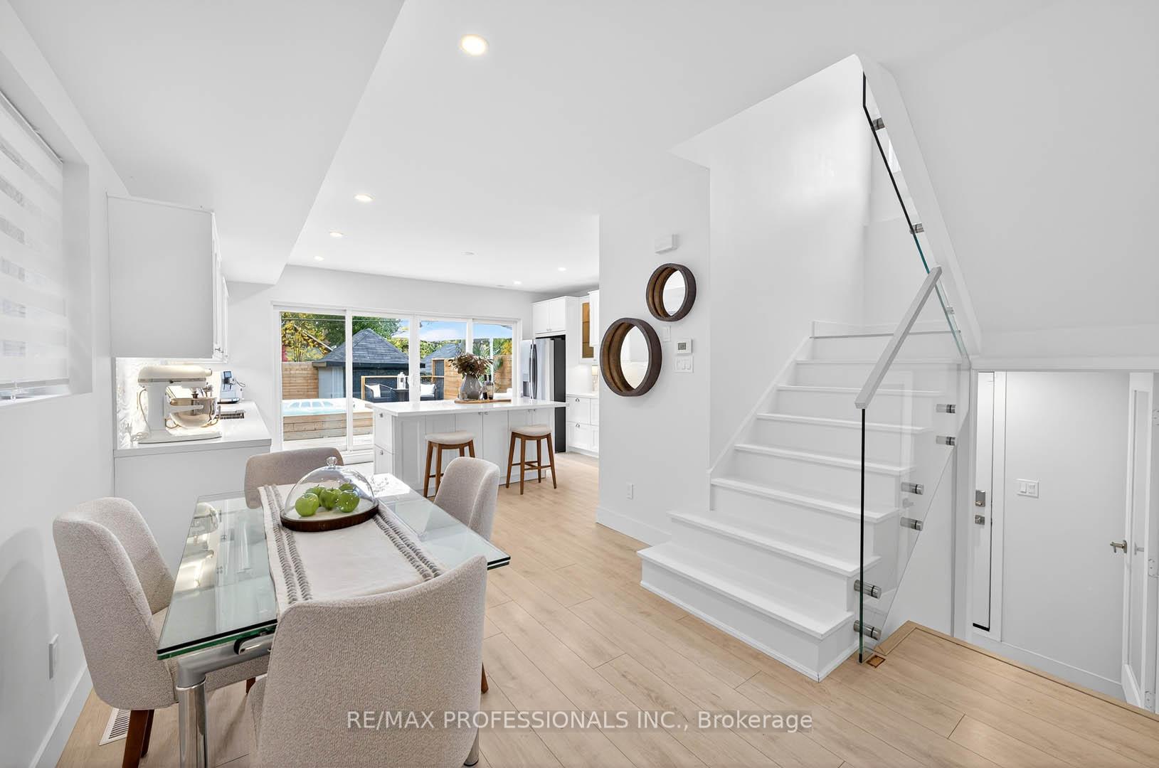 Photo 10 of 22 Ninth Street, Etobicoke, New Toronto — HOMEH
