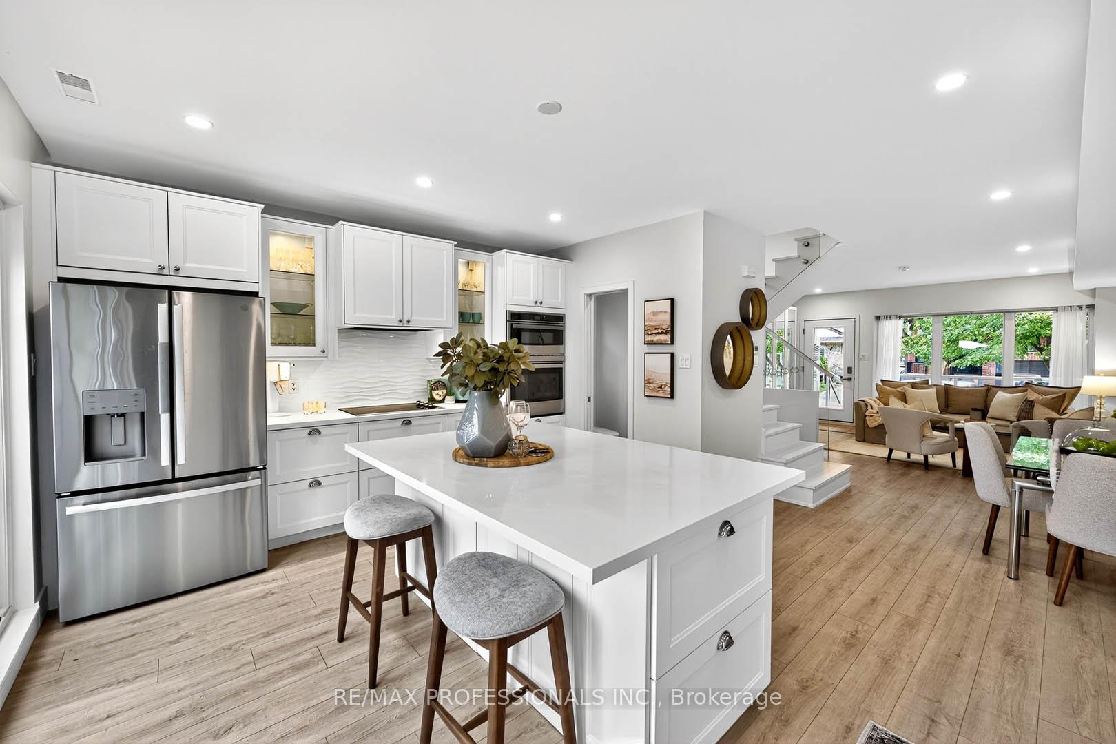 Photo 12 of 22 Ninth Street, Etobicoke, New Toronto — HOMEH