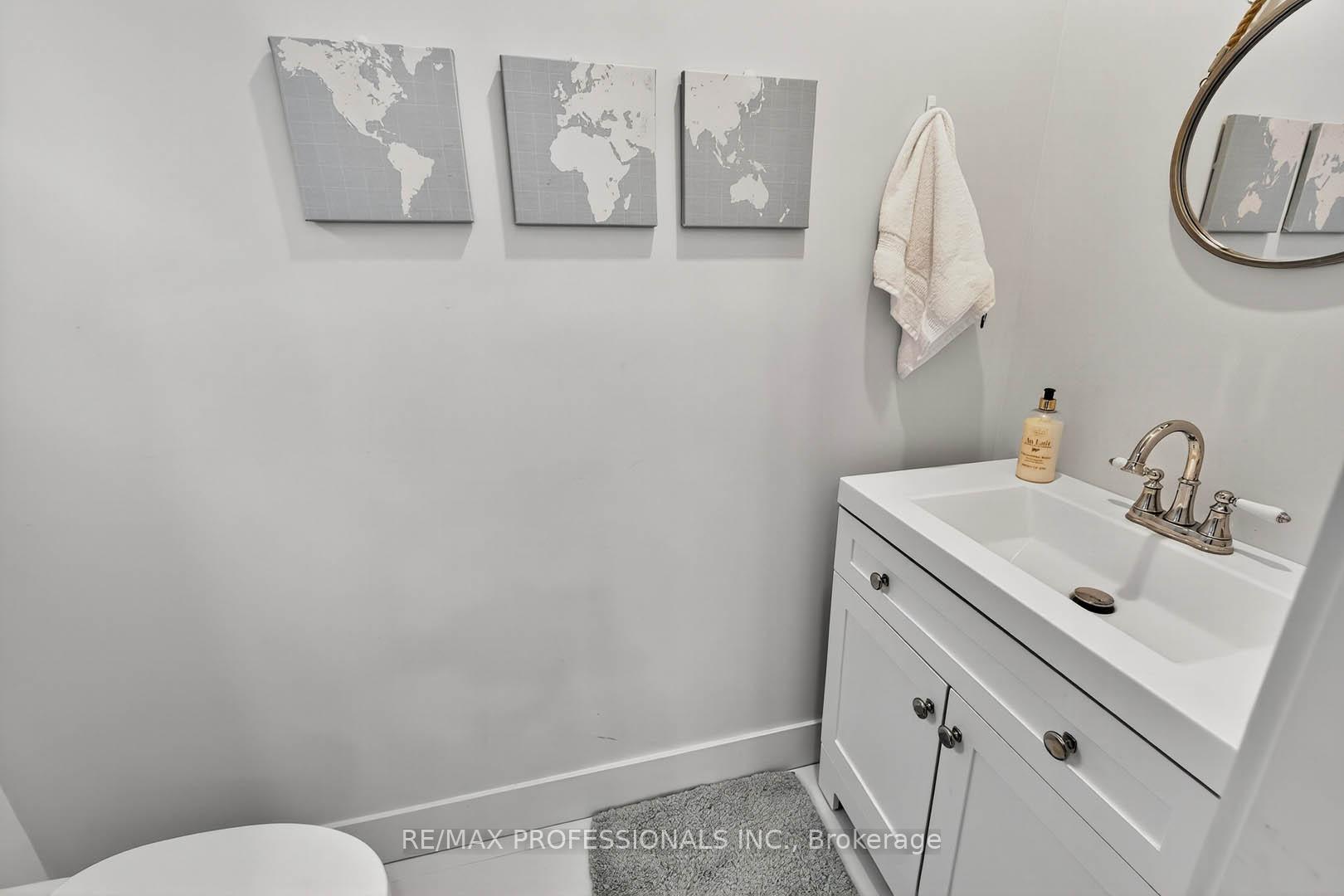 Photo 16 of 22 Ninth Street, Etobicoke, New Toronto — HOMEH
