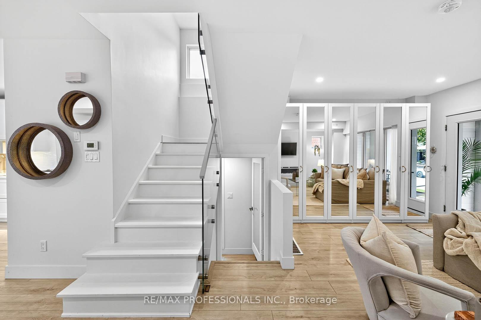 Photo 17 of 22 Ninth Street, Etobicoke, New Toronto — HOMEH