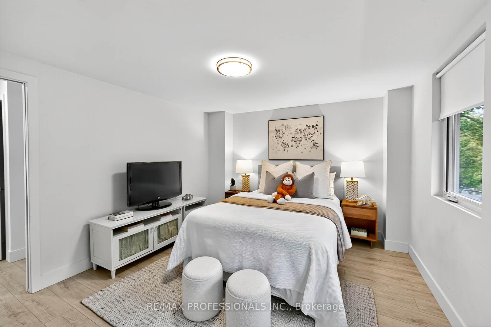 Photo 20 of 22 Ninth Street, Etobicoke, New Toronto — HOMEH