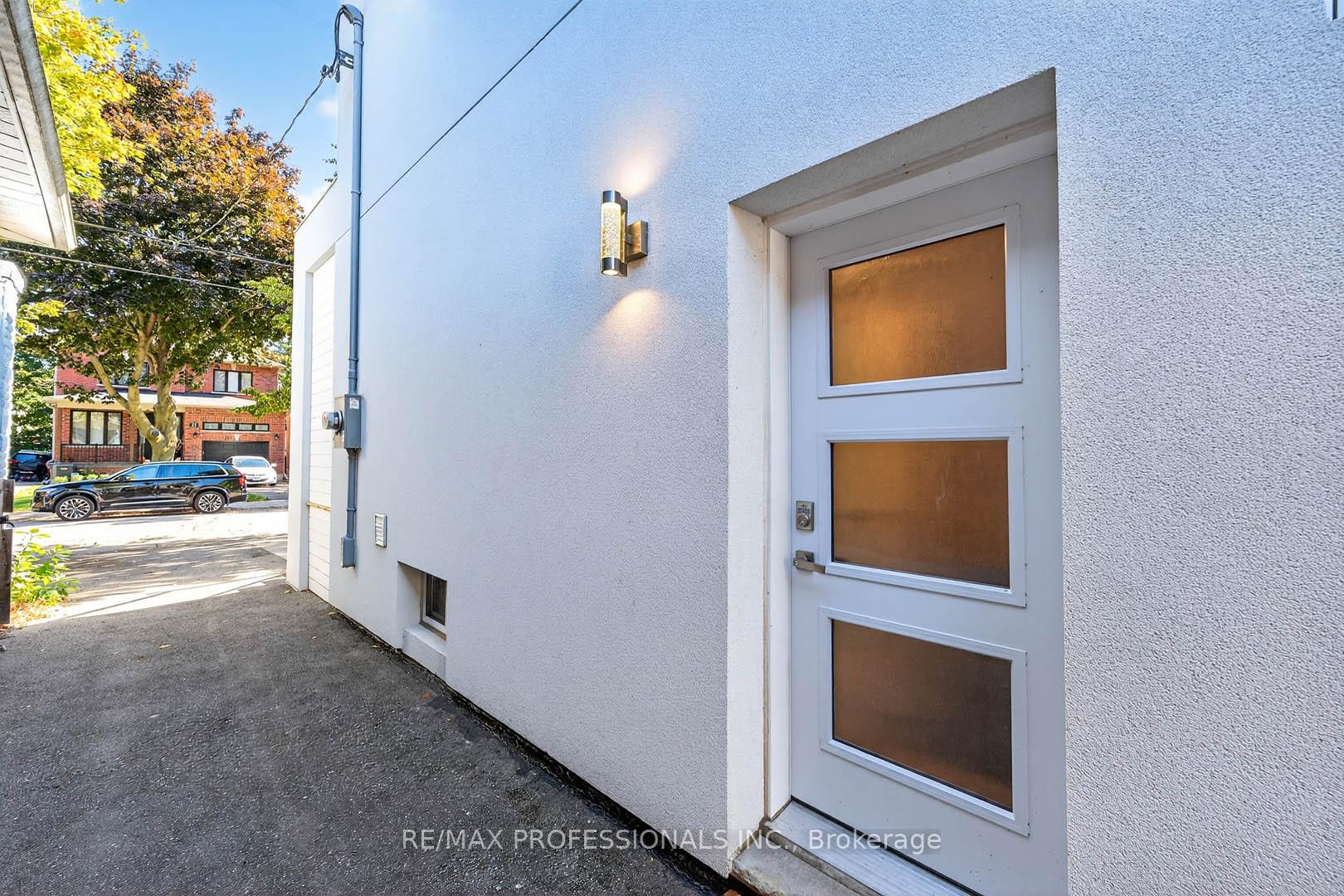 Photo 33 of 22 Ninth Street, Etobicoke, New Toronto — HOMEH
