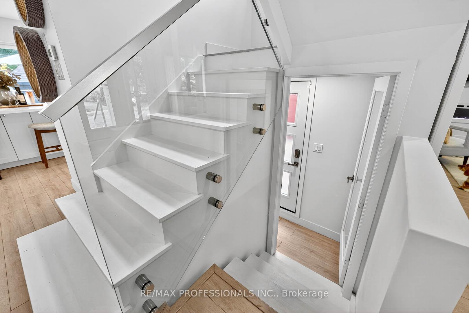 Photo 34 of 22 Ninth Street, Etobicoke, New Toronto — HOMEH