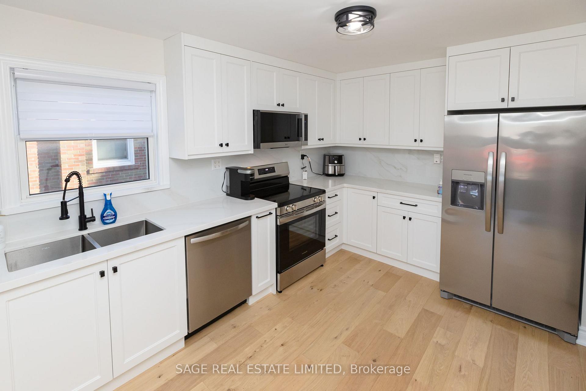 Photo 15 of 8 Lombardy Crescent, Scarborough, Kennedy Park — HOMEH