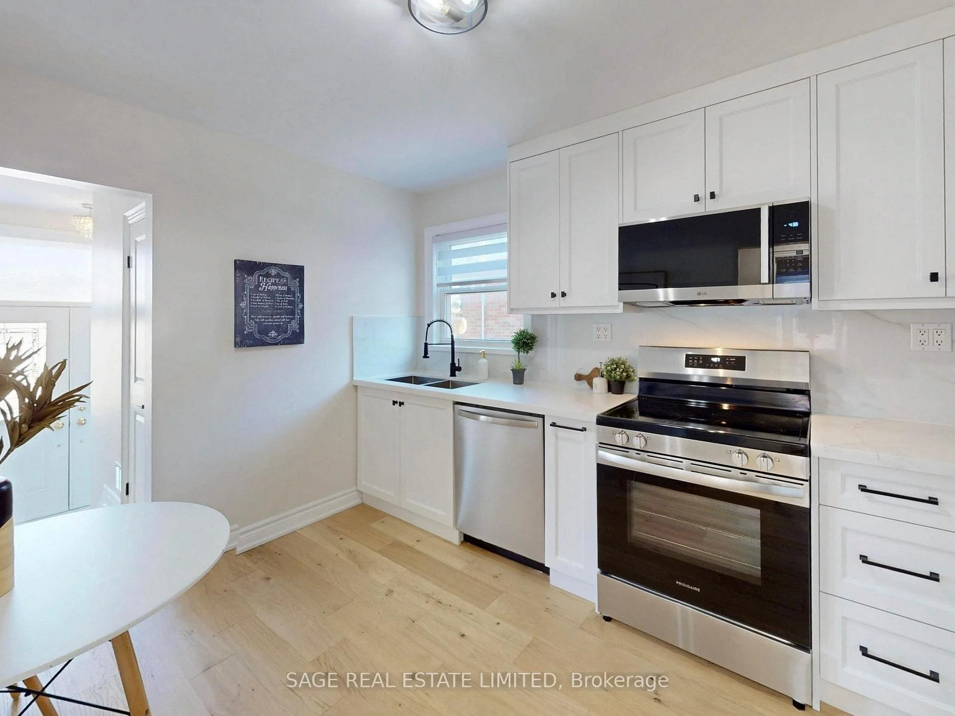 Photo 2 of 8 Lombardy Crescent, Scarborough, Kennedy Park — HOMEH