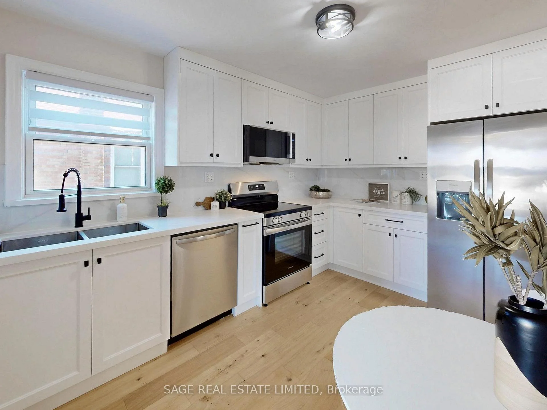 Photo 3 of 8 Lombardy Crescent, Scarborough, Kennedy Park — HOMEH