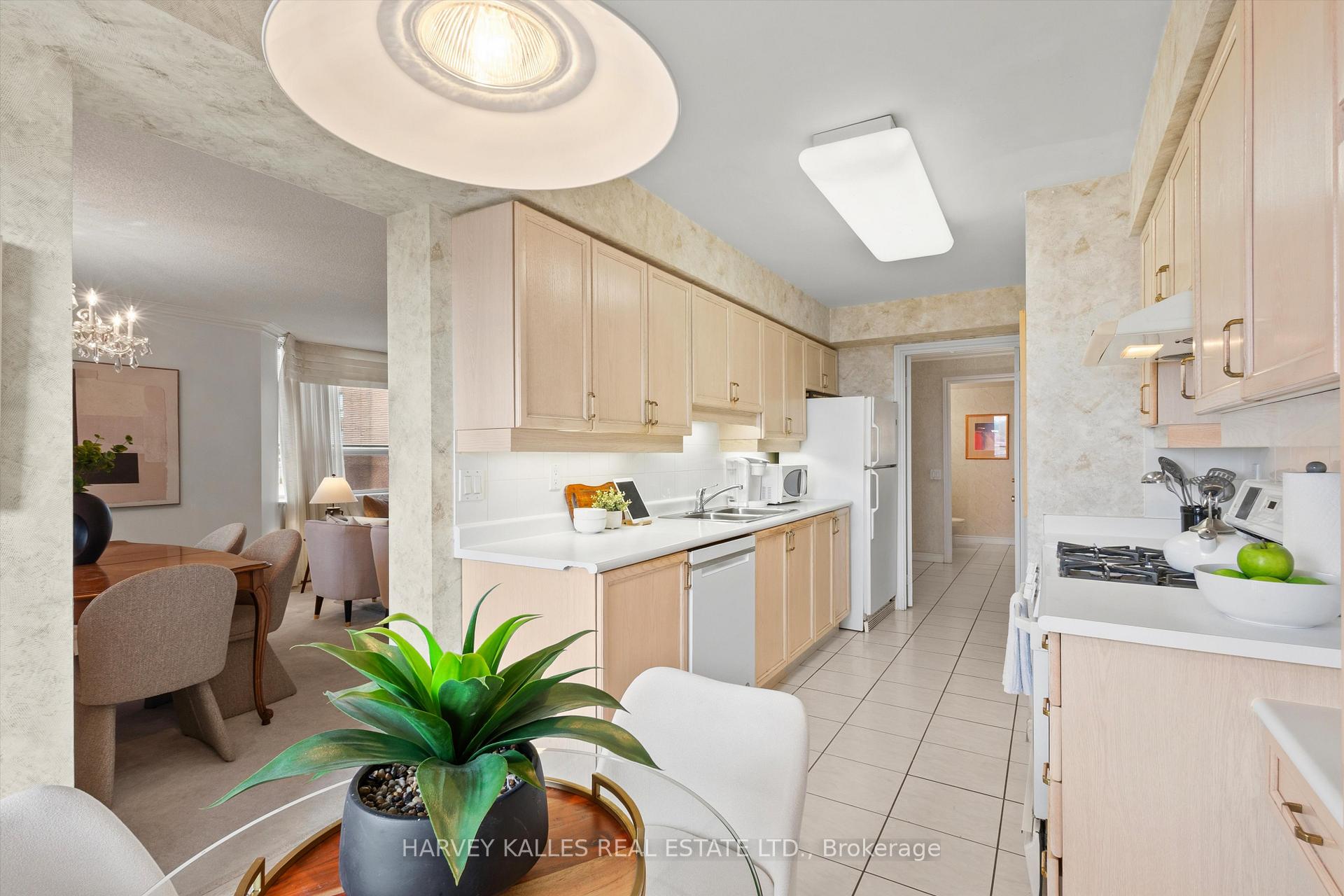 Photo 4 of Unit 1009, 265 Ridley Boulevard, Toronto, Bedford Park-Nortown — HOMEH