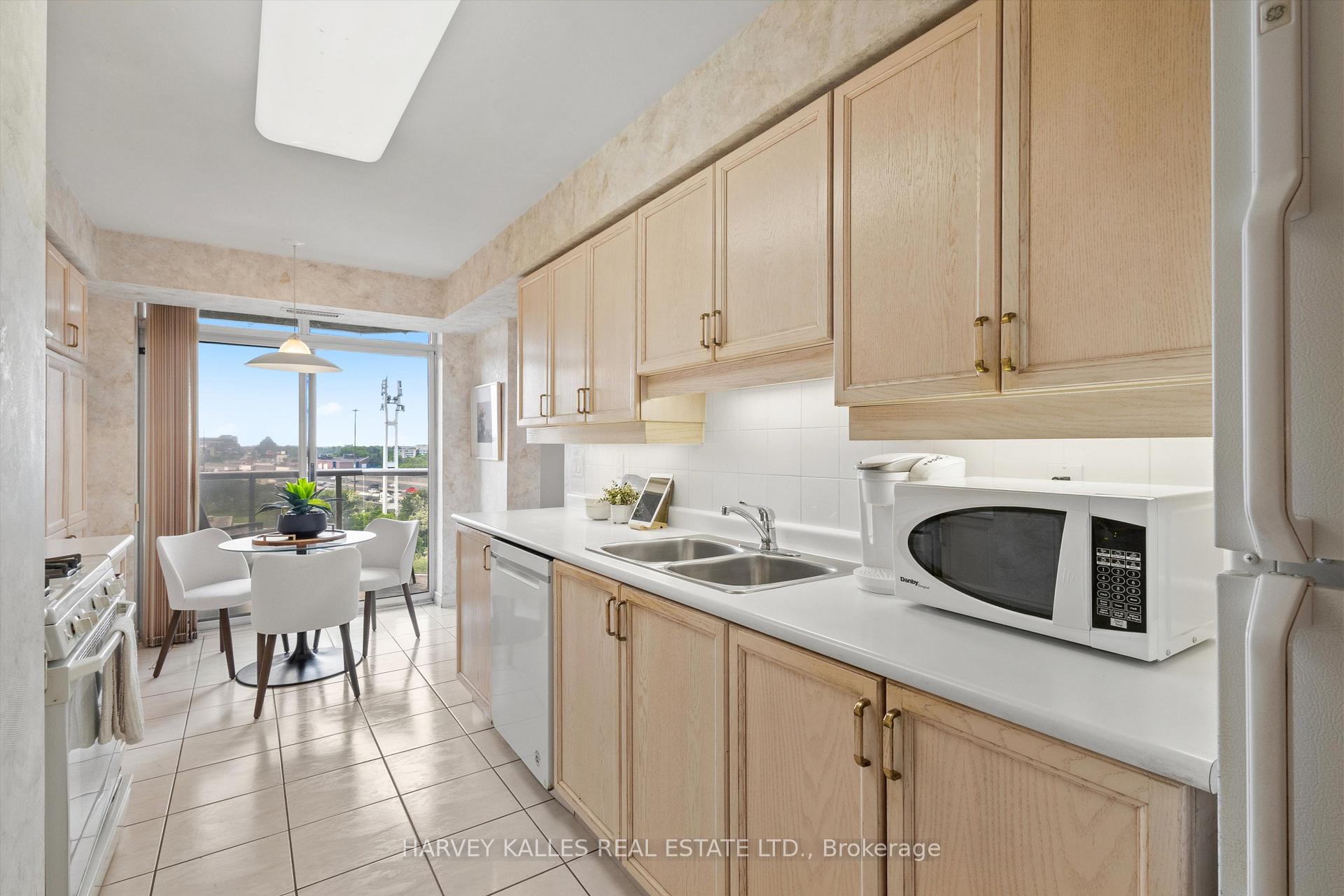 Photo 6 of Unit 1009, 265 Ridley Boulevard, Toronto, Bedford Park-Nortown — HOMEH