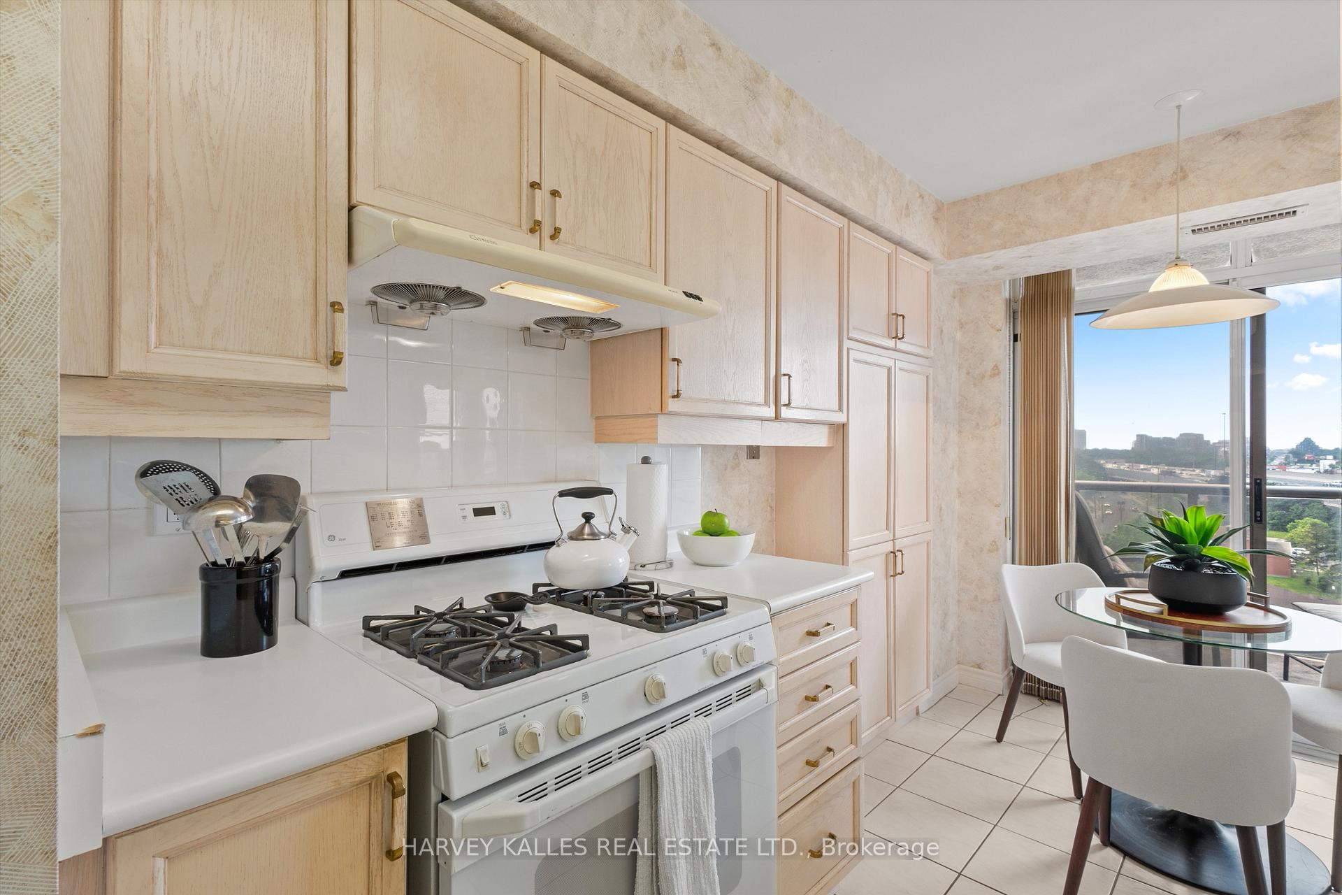 Photo 7 of Unit 1009, 265 Ridley Boulevard, Toronto, Bedford Park-Nortown — HOMEH