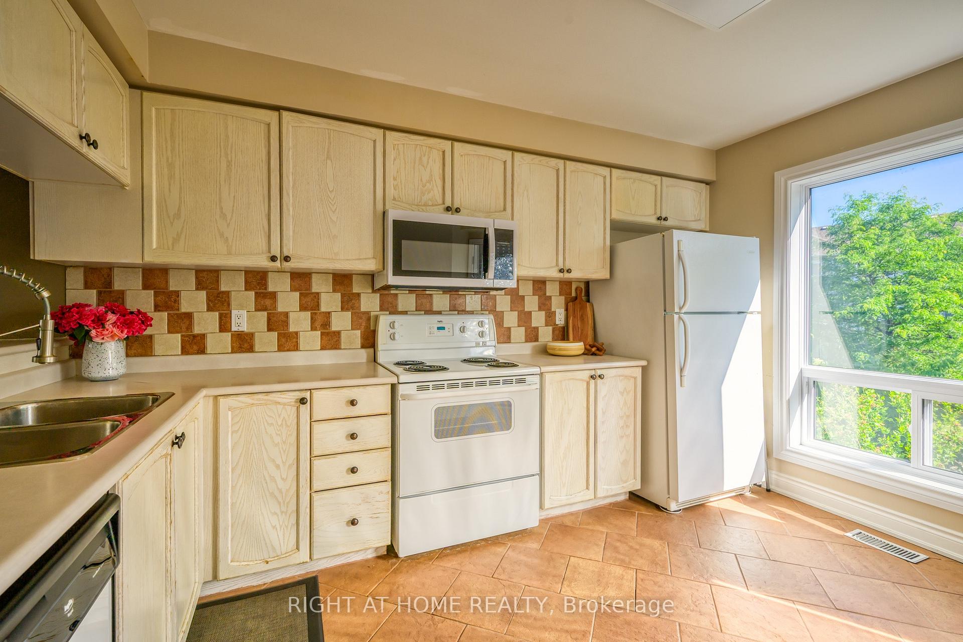 Photo 10 of Unit 29, 7101 Branigan Gate, Mississauga, Meadowvale Village — HOMEH