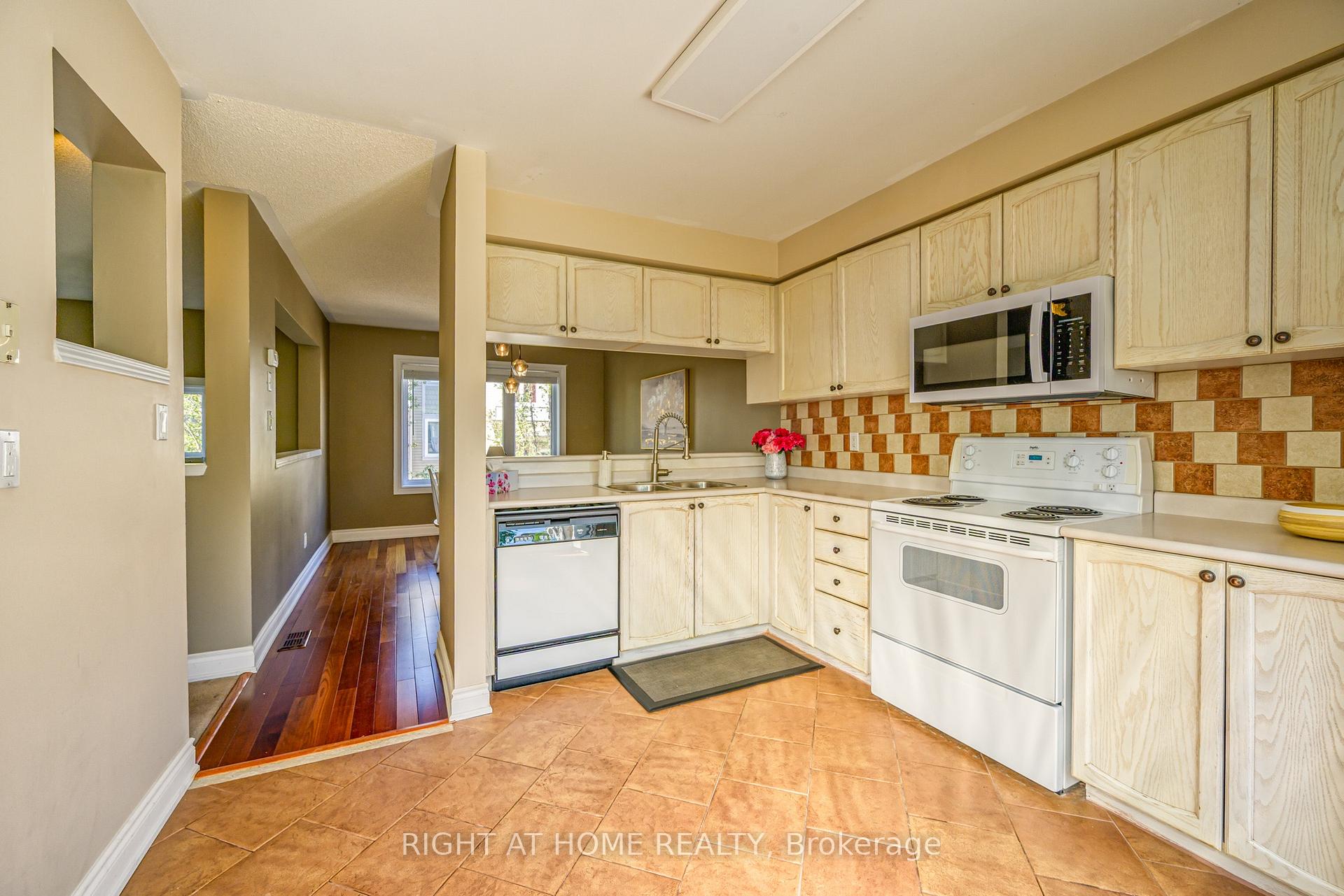 Photo 11 of Unit 29, 7101 Branigan Gate, Mississauga, Meadowvale Village — HOMEH