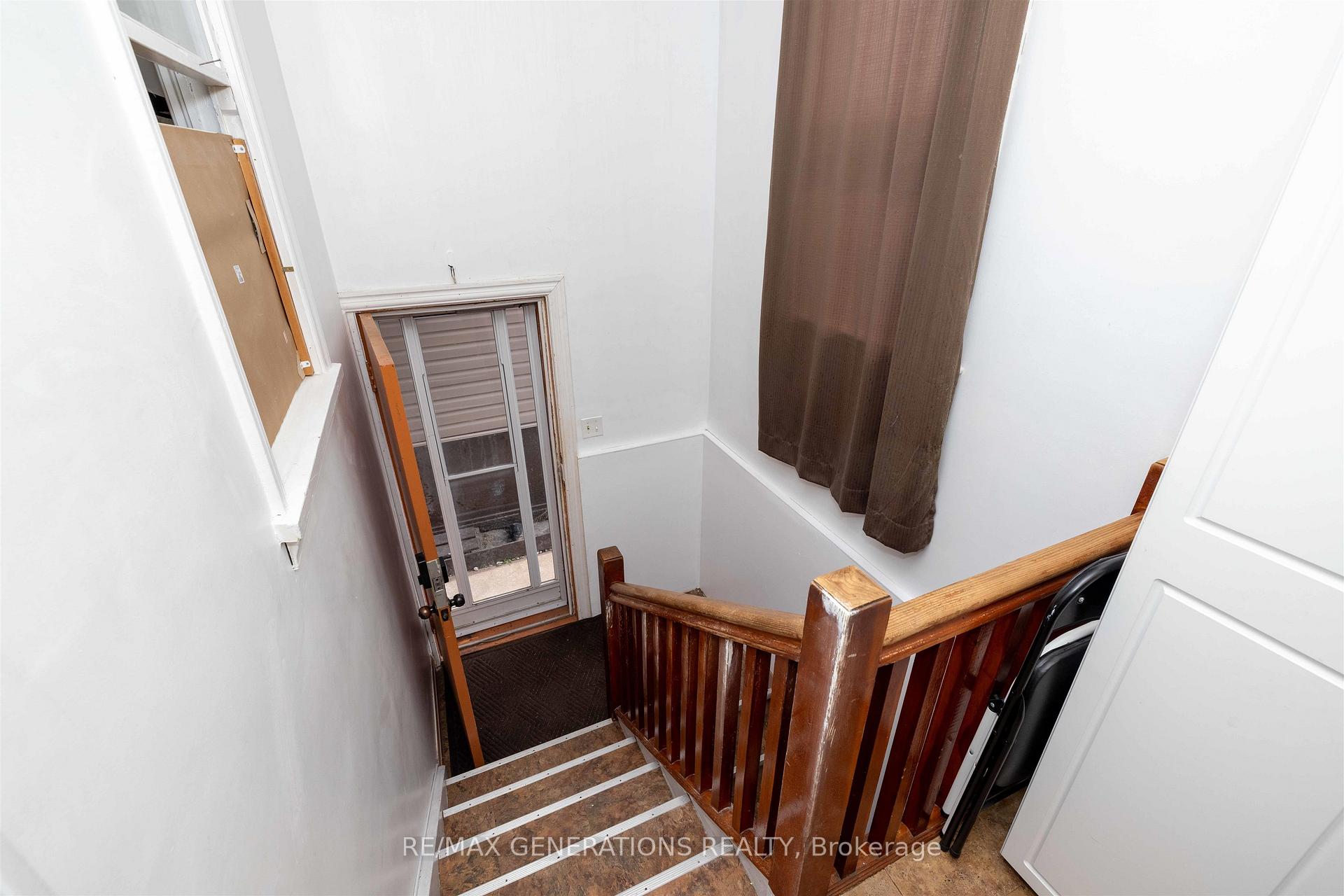 Photo 2 of 825 Alberta Street, Thunder Bay, East End — HOMEH