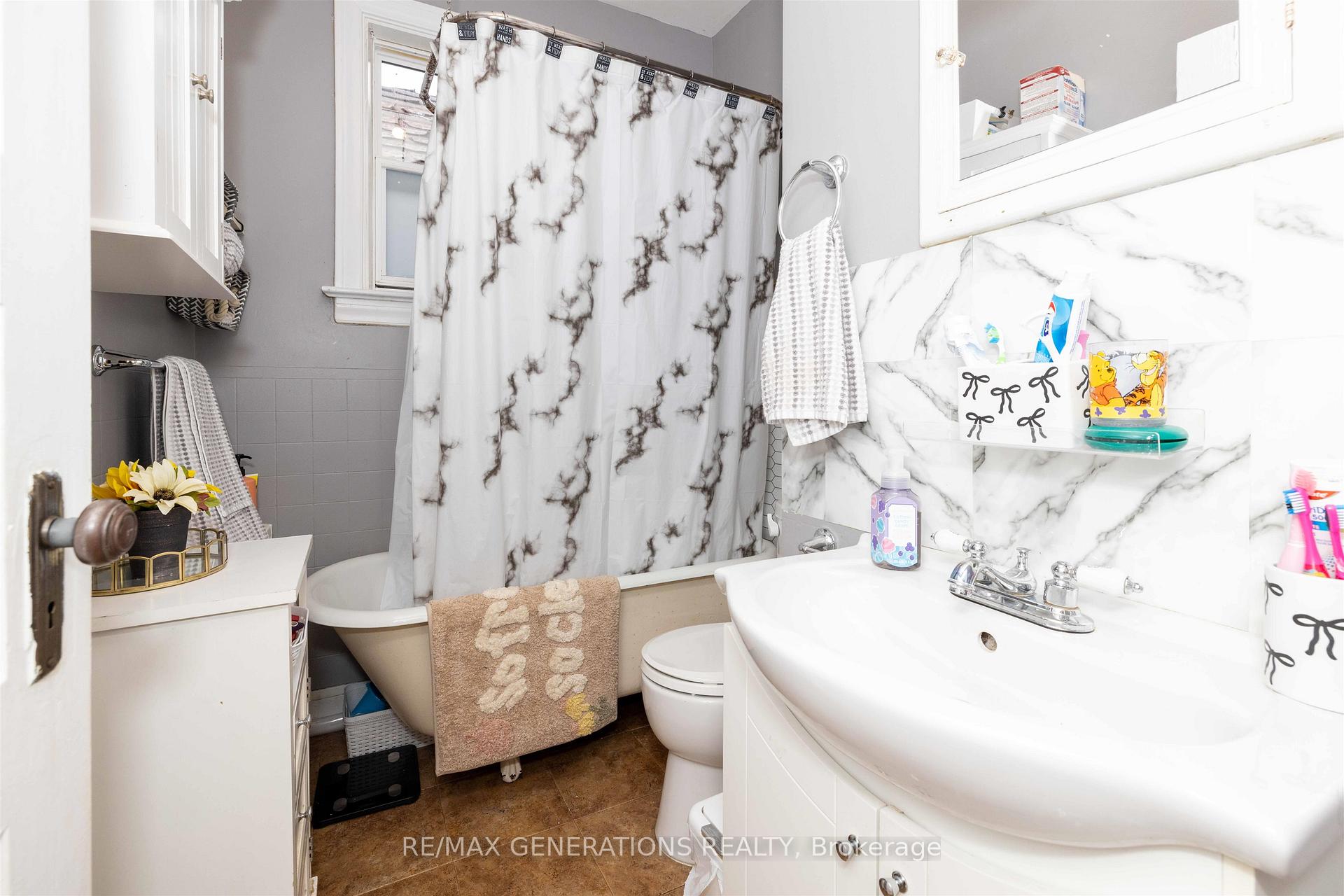 Photo 5 of 825 Alberta Street, Thunder Bay, East End — HOMEH