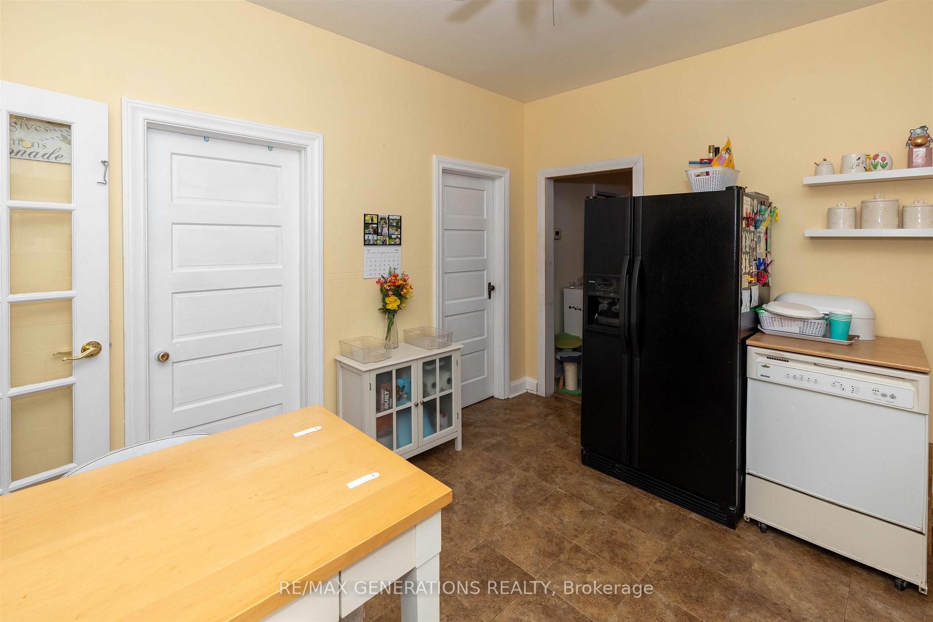 Photo 6 of 825 Alberta Street, Thunder Bay, East End — HOMEH