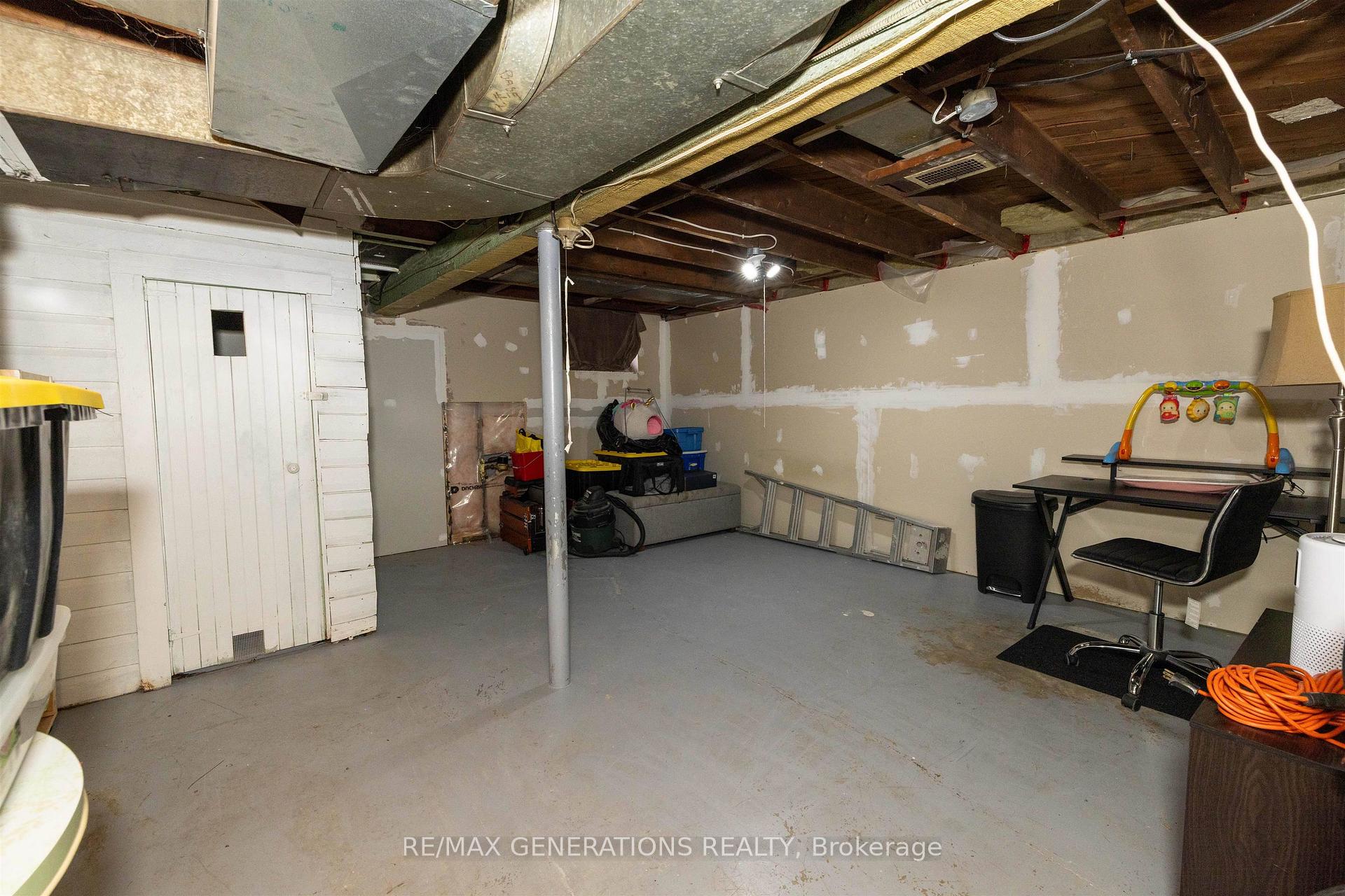 Photo 17 of 825 Alberta Street, Thunder Bay, East End — HOMEH