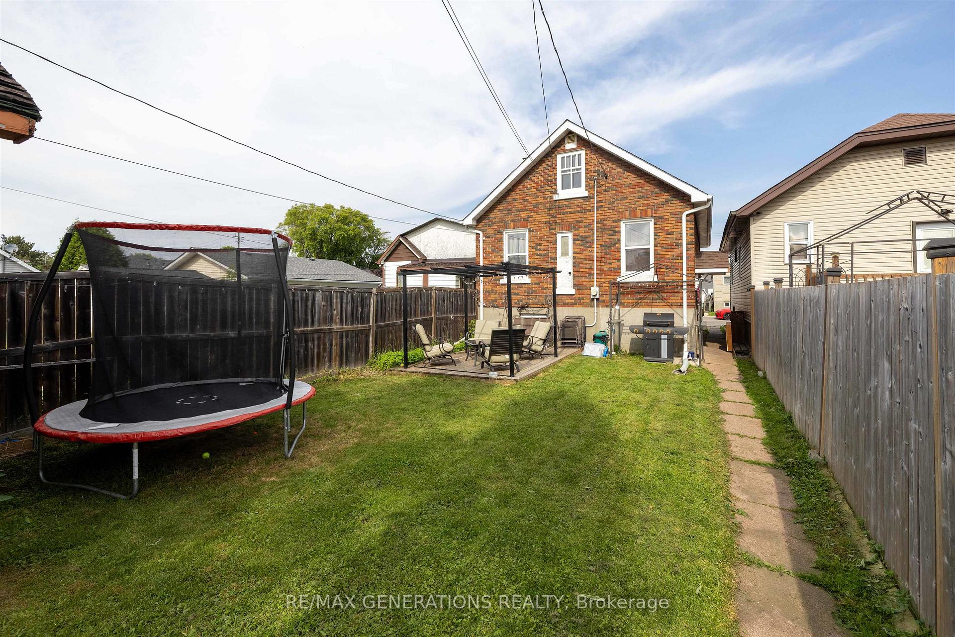 Photo 21 of 825 Alberta Street, Thunder Bay, East End — HOMEH