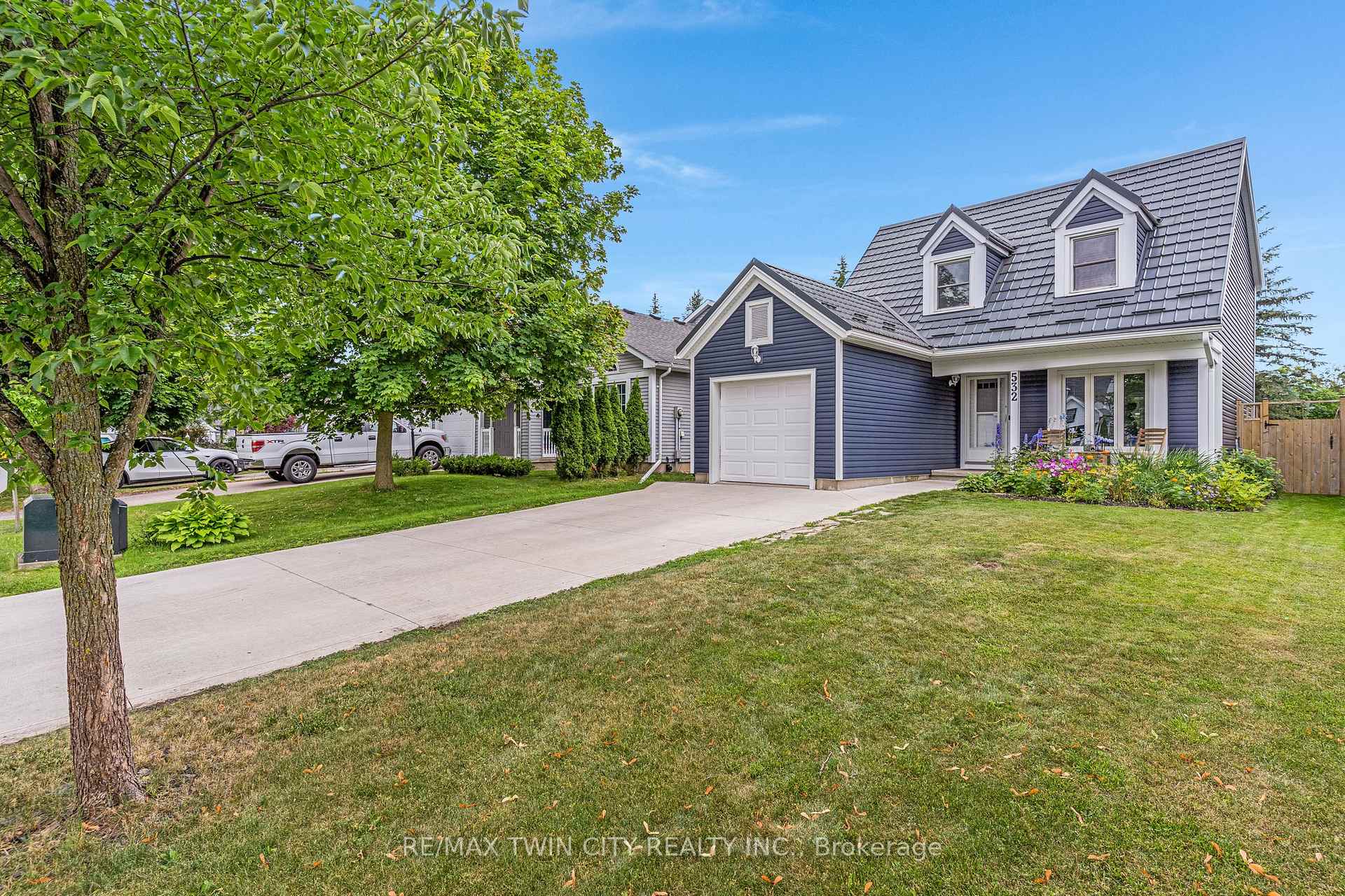 Photo 2 of 532 Red River Drive, Kitchener, Highland West — HOMEH