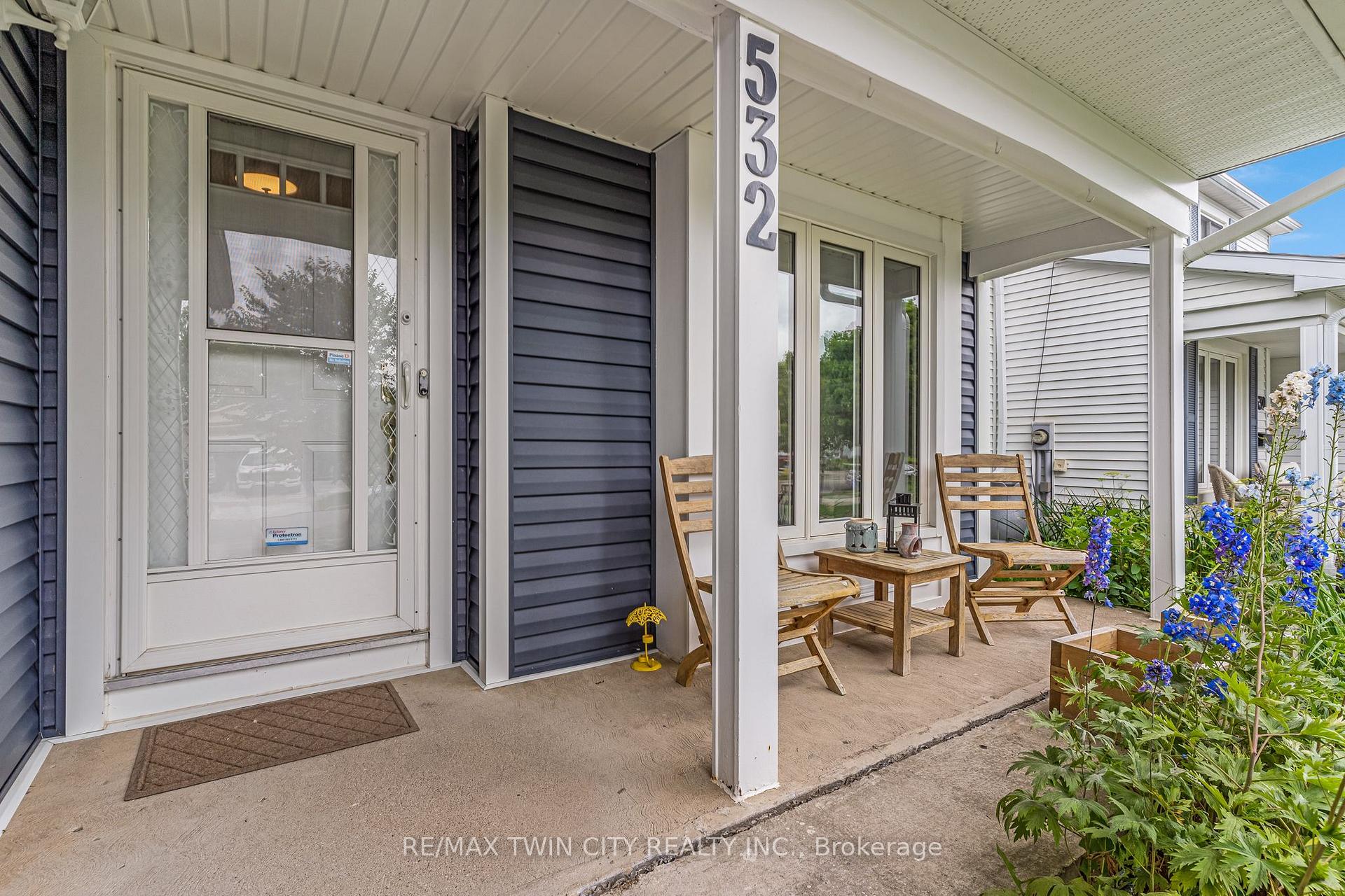 Photo 4 of 532 Red River Drive, Kitchener, Highland West — HOMEH