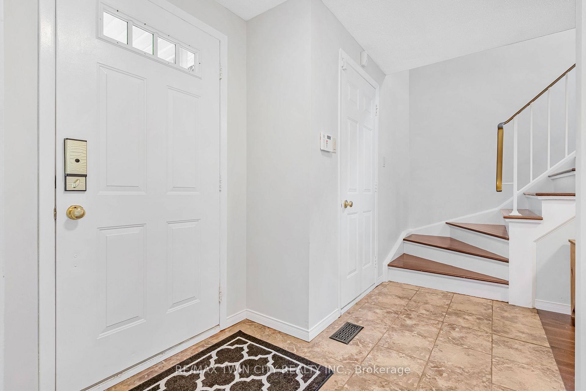 Photo 5 of 532 Red River Drive, Kitchener, Highland West — HOMEH