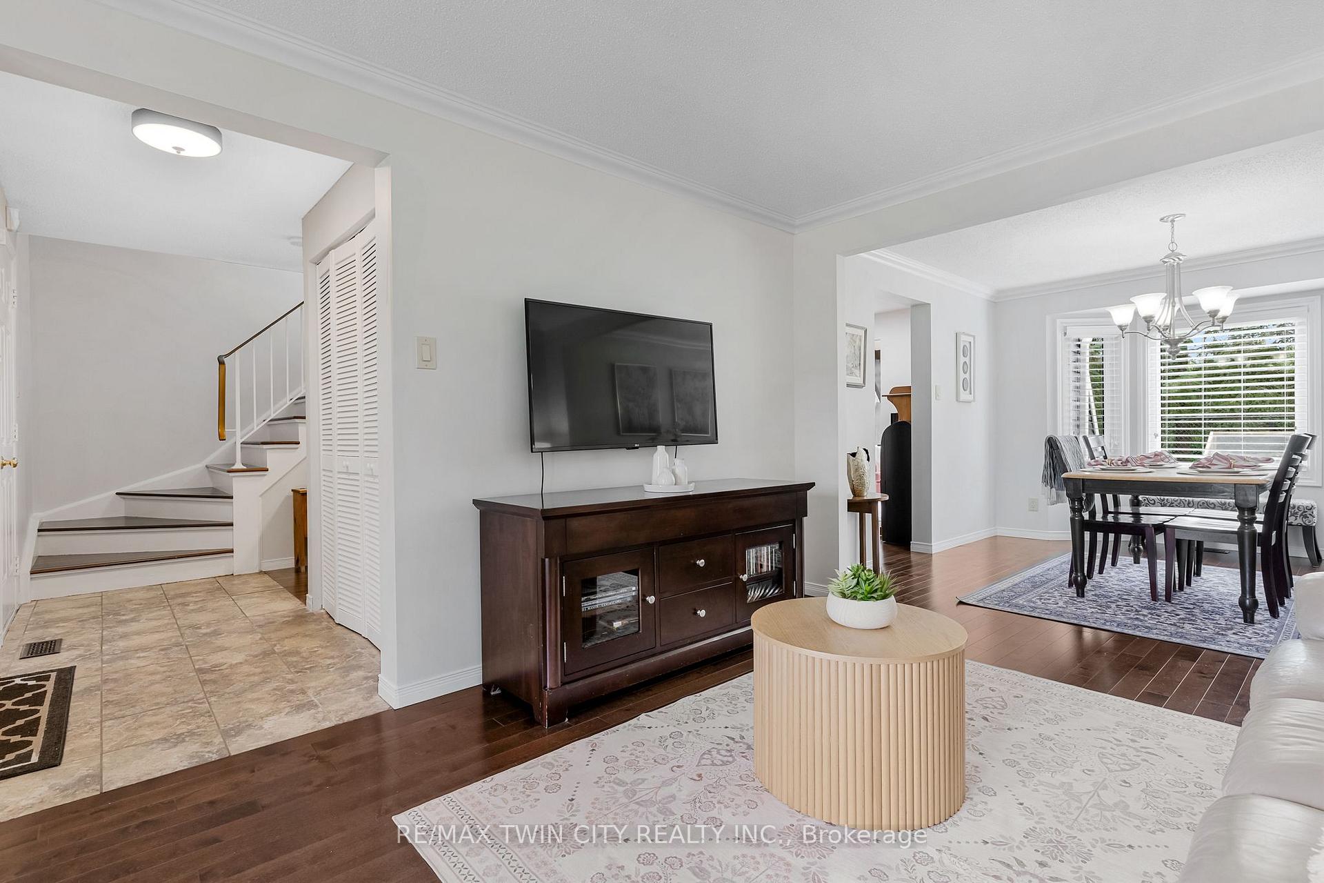 Photo 10 of 532 Red River Drive, Kitchener, Highland West — HOMEH