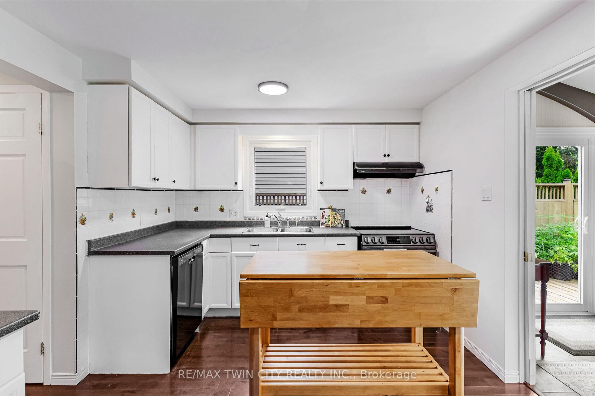 Photo 15 of 532 Red River Drive, Kitchener, Highland West — HOMEH