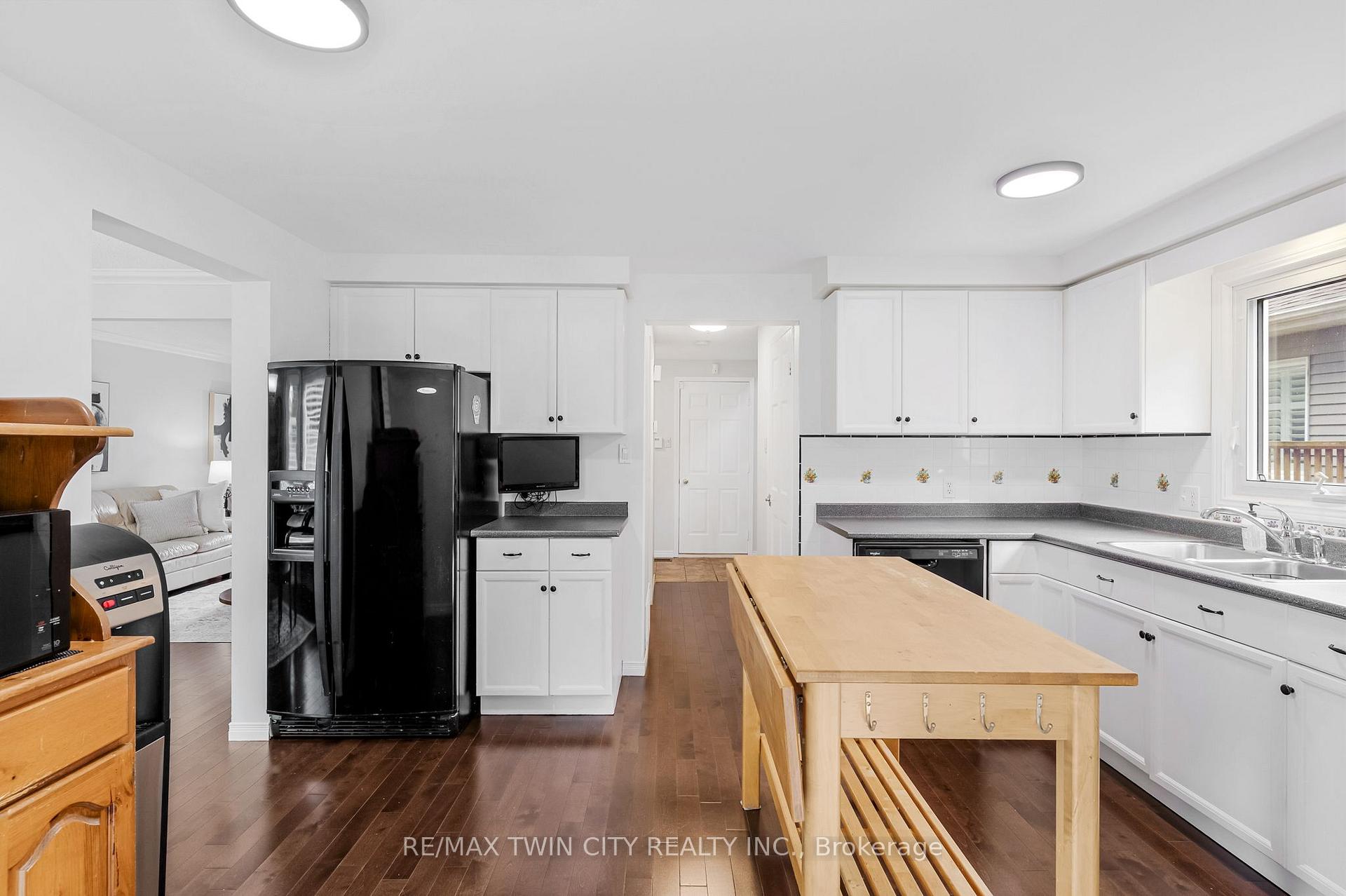 Photo 17 of 532 Red River Drive, Kitchener, Highland West — HOMEH
