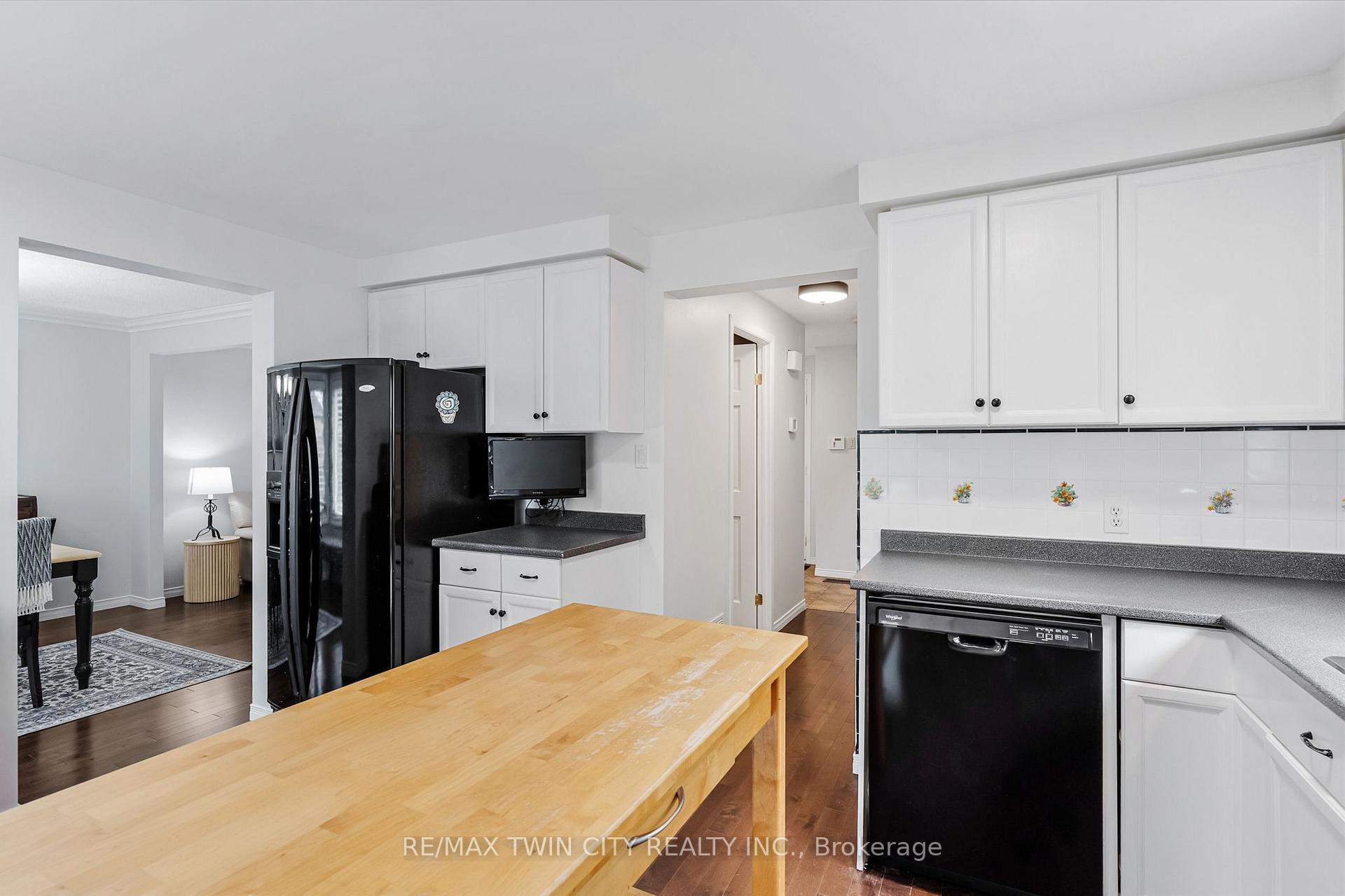 Photo 18 of 532 Red River Drive, Kitchener, Highland West — HOMEH