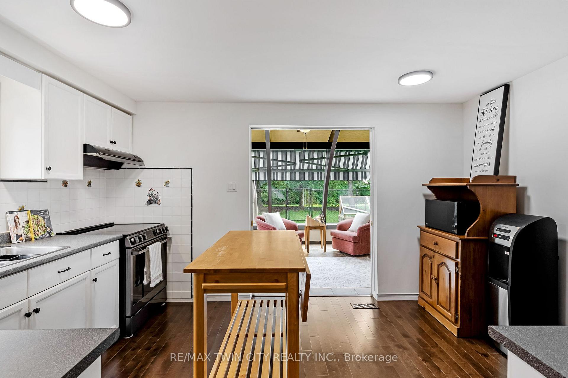 Photo 19 of 532 Red River Drive, Kitchener, Highland West — HOMEH