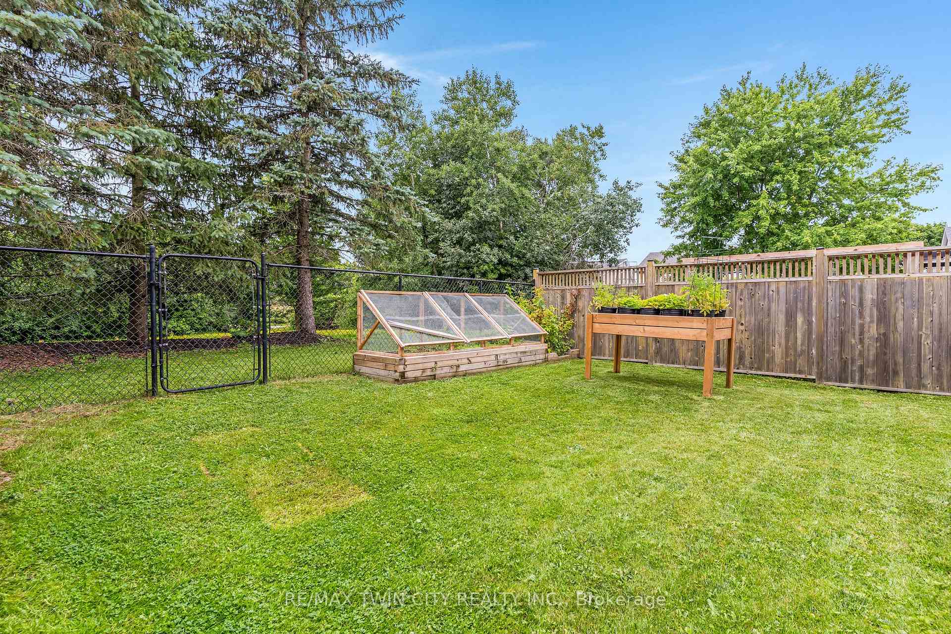 Photo 45 of 532 Red River Drive, Kitchener, Highland West — HOMEH