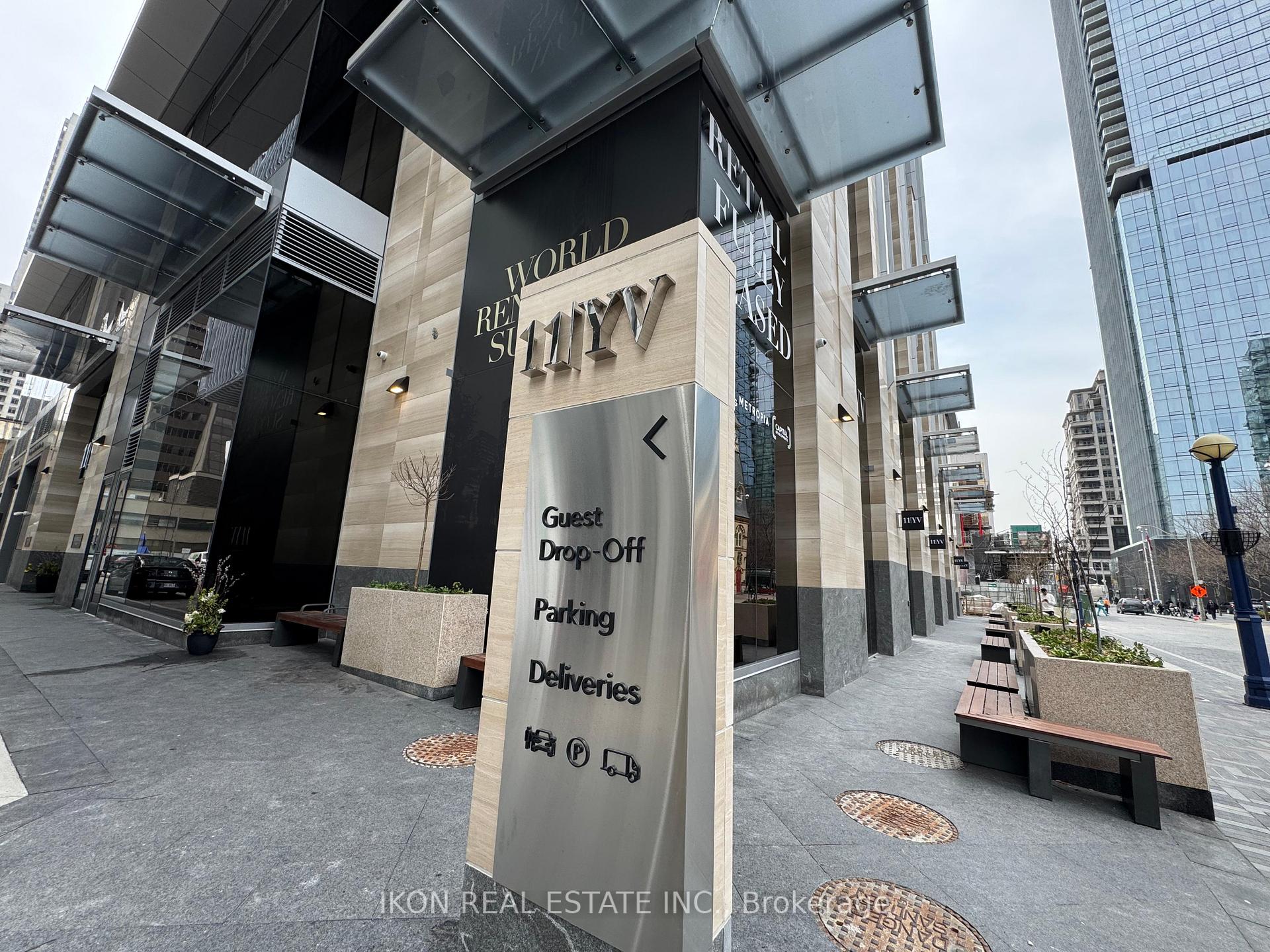Front of Unit 4001, 11 Yorkville Avenue